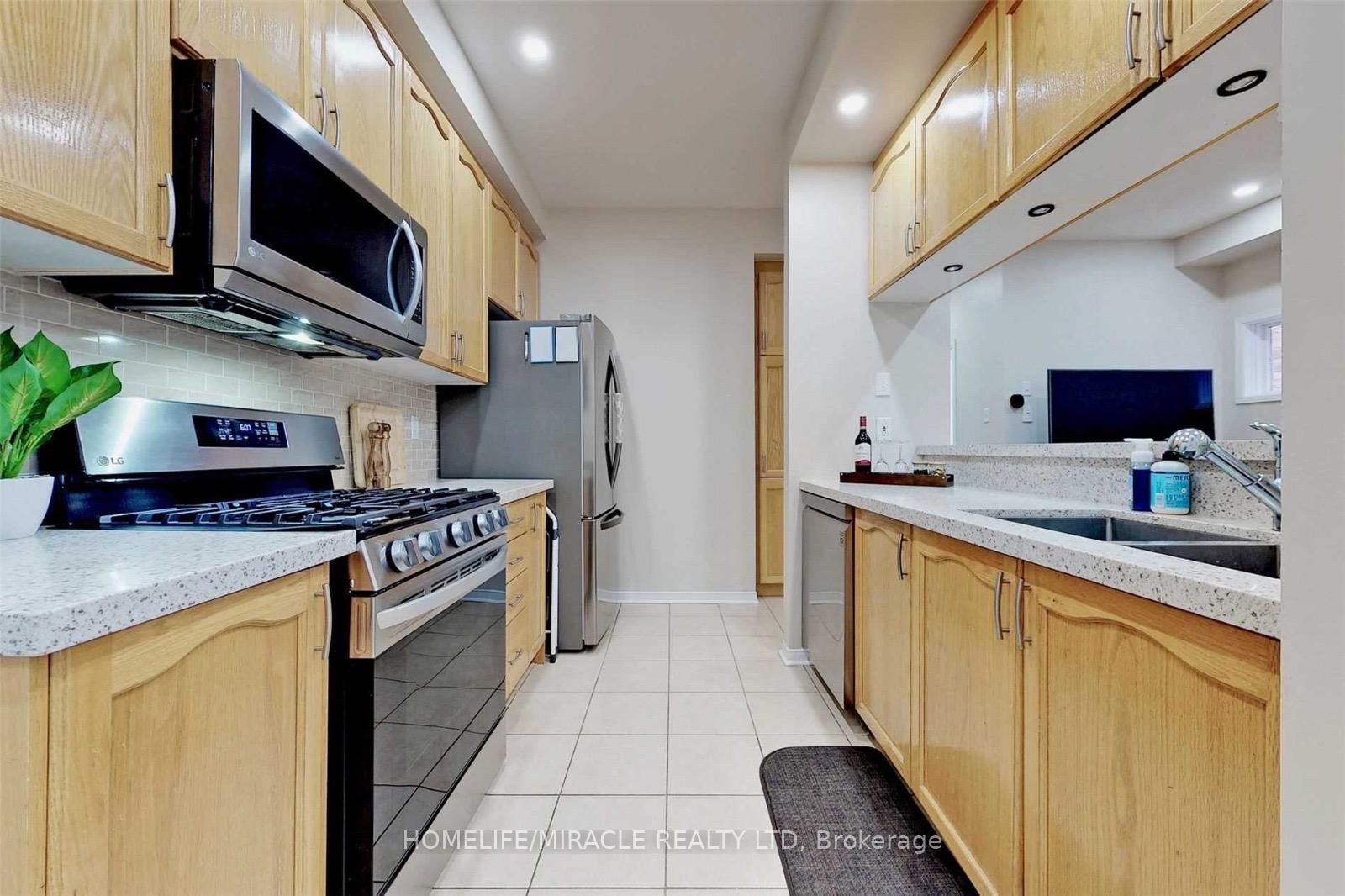 Photo 10 of 3258 Angel Pass Drive, Mississauga, Churchill Meadows — HOMEH