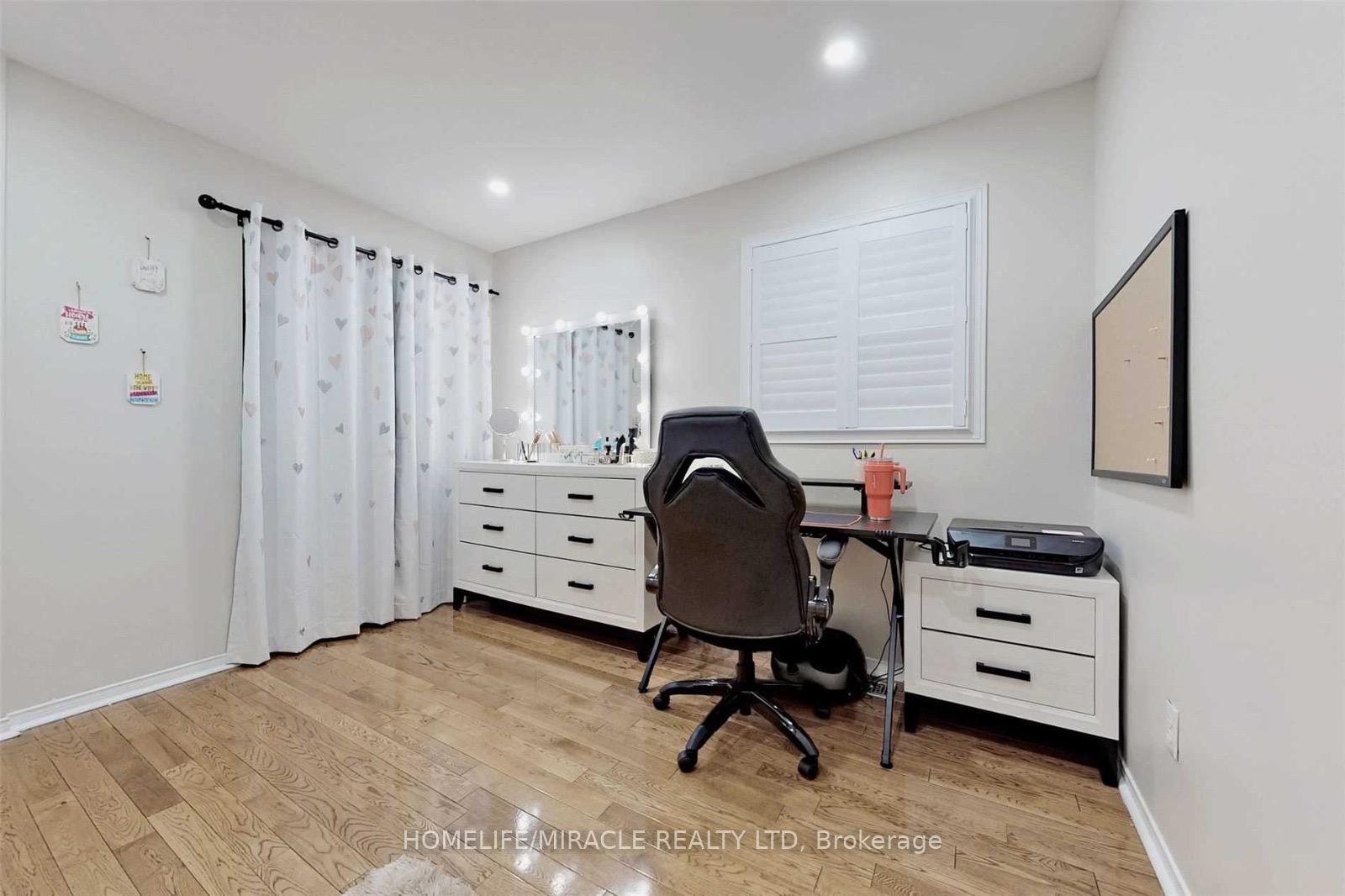 Photo 23 of 3258 Angel Pass Drive, Mississauga, Churchill Meadows — HOMEH