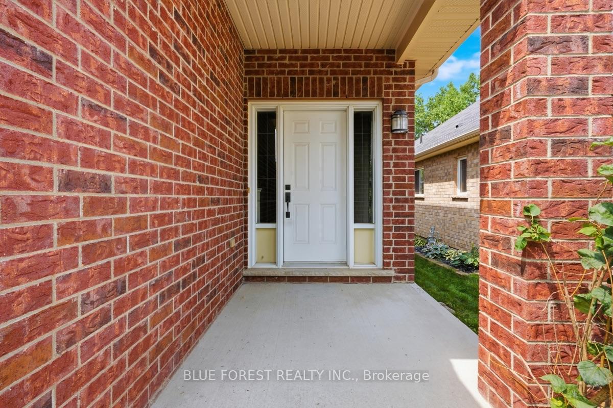 Photo 6 of 1834 Dormer Drive, London, South U — HOMEH