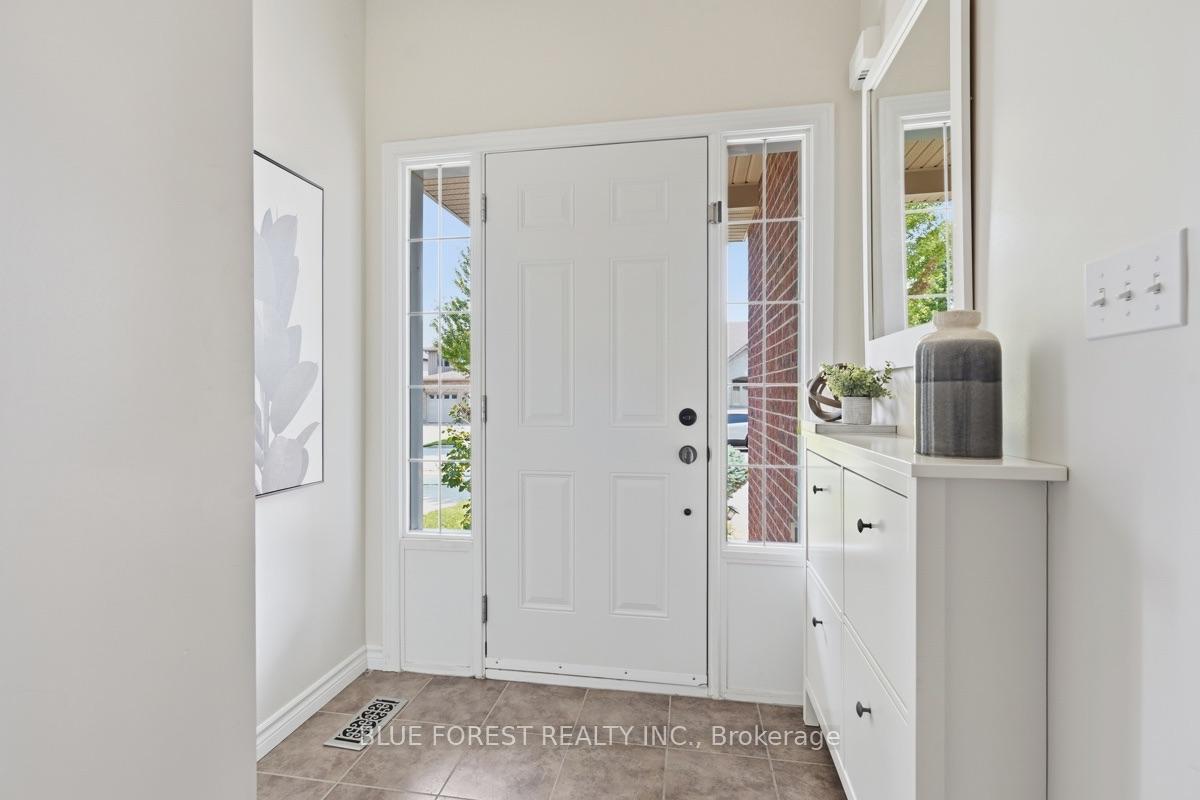 Photo 7 of 1834 Dormer Drive, London, South U — HOMEH