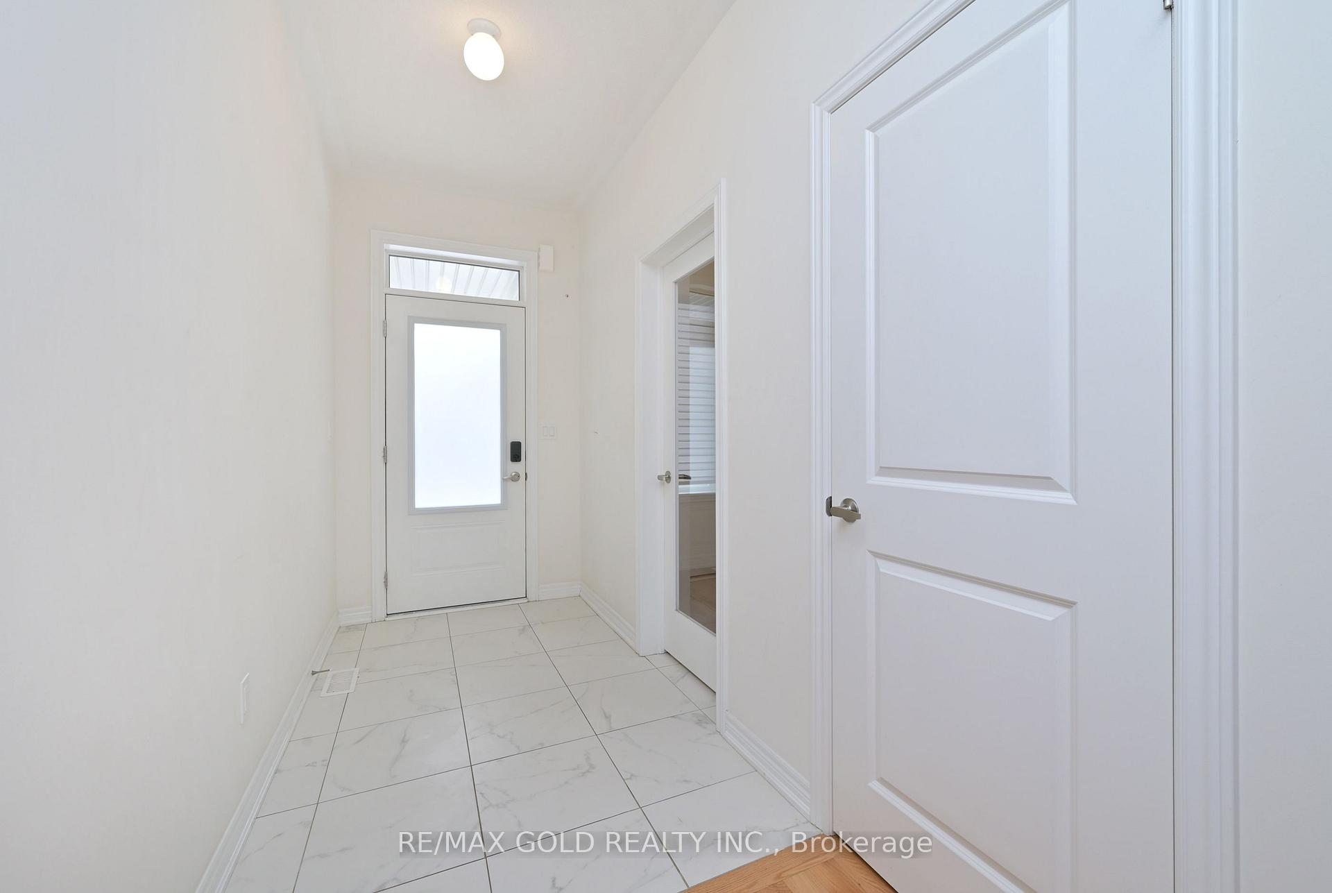 Photo 2 of 1345 Davis Loop, Innisfil, Lefroy — HOMEH