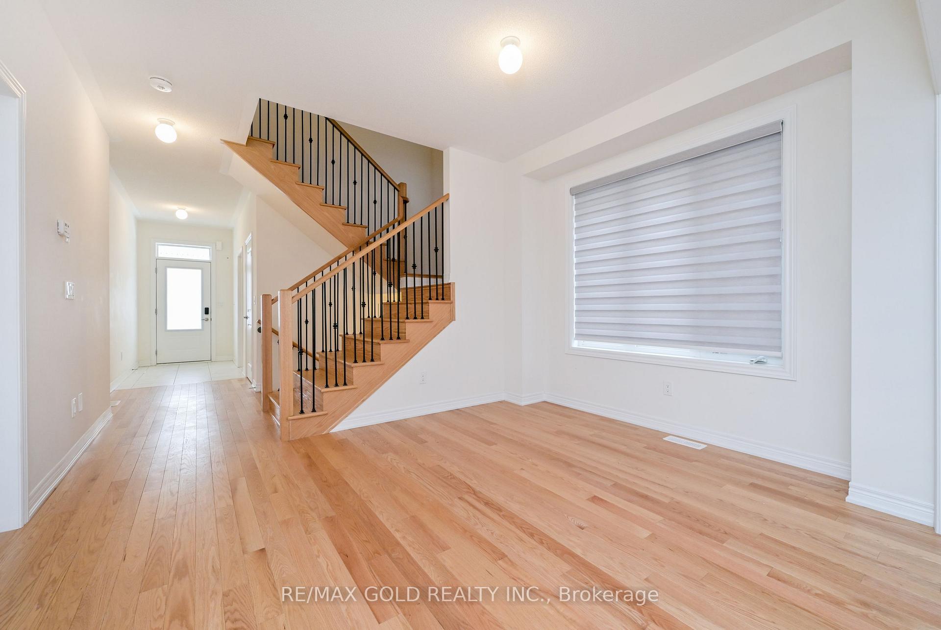 Photo 4 of 1345 Davis Loop, Innisfil, Lefroy — HOMEH