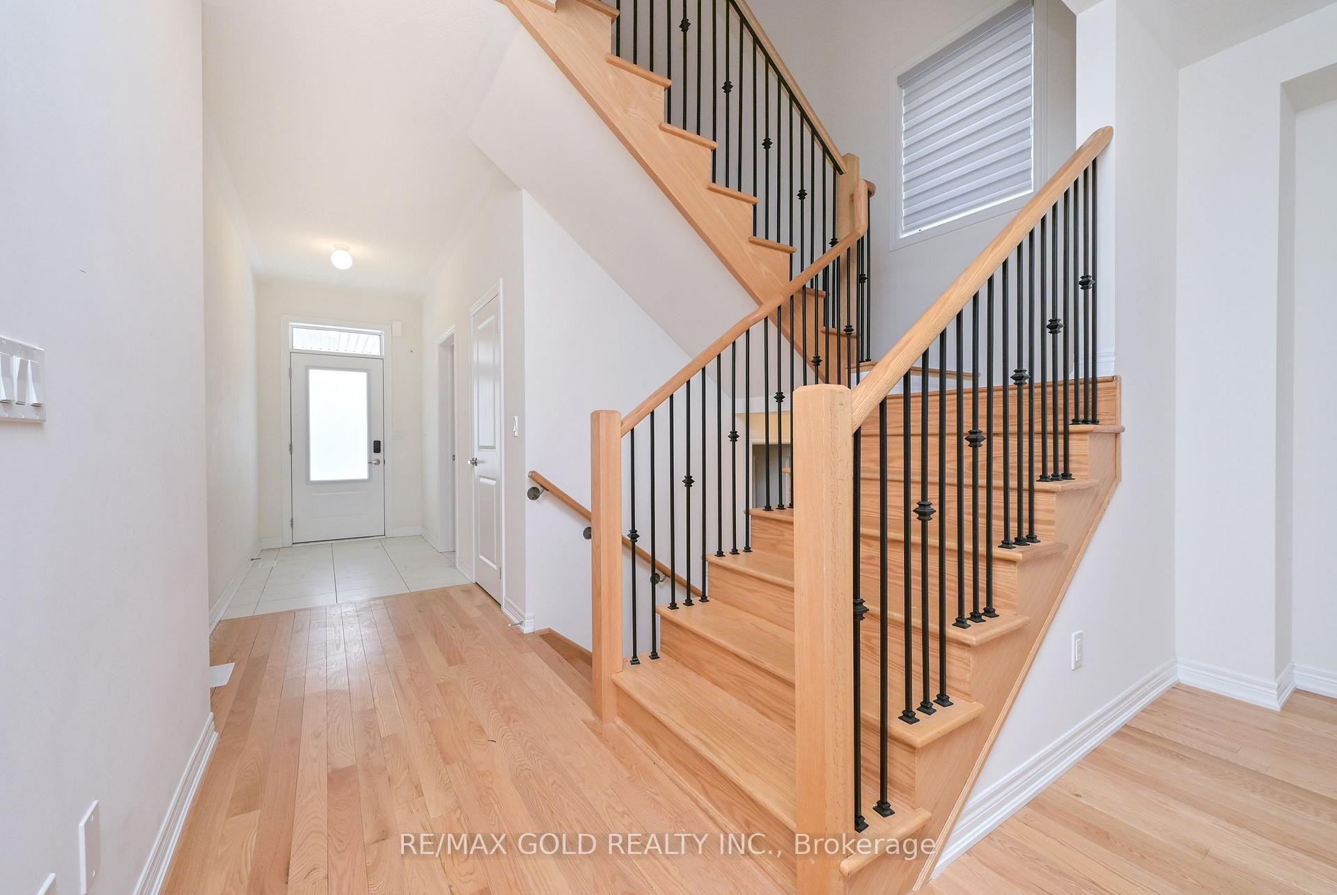 Photo 19 of 1345 Davis Loop, Innisfil, Lefroy — HOMEH