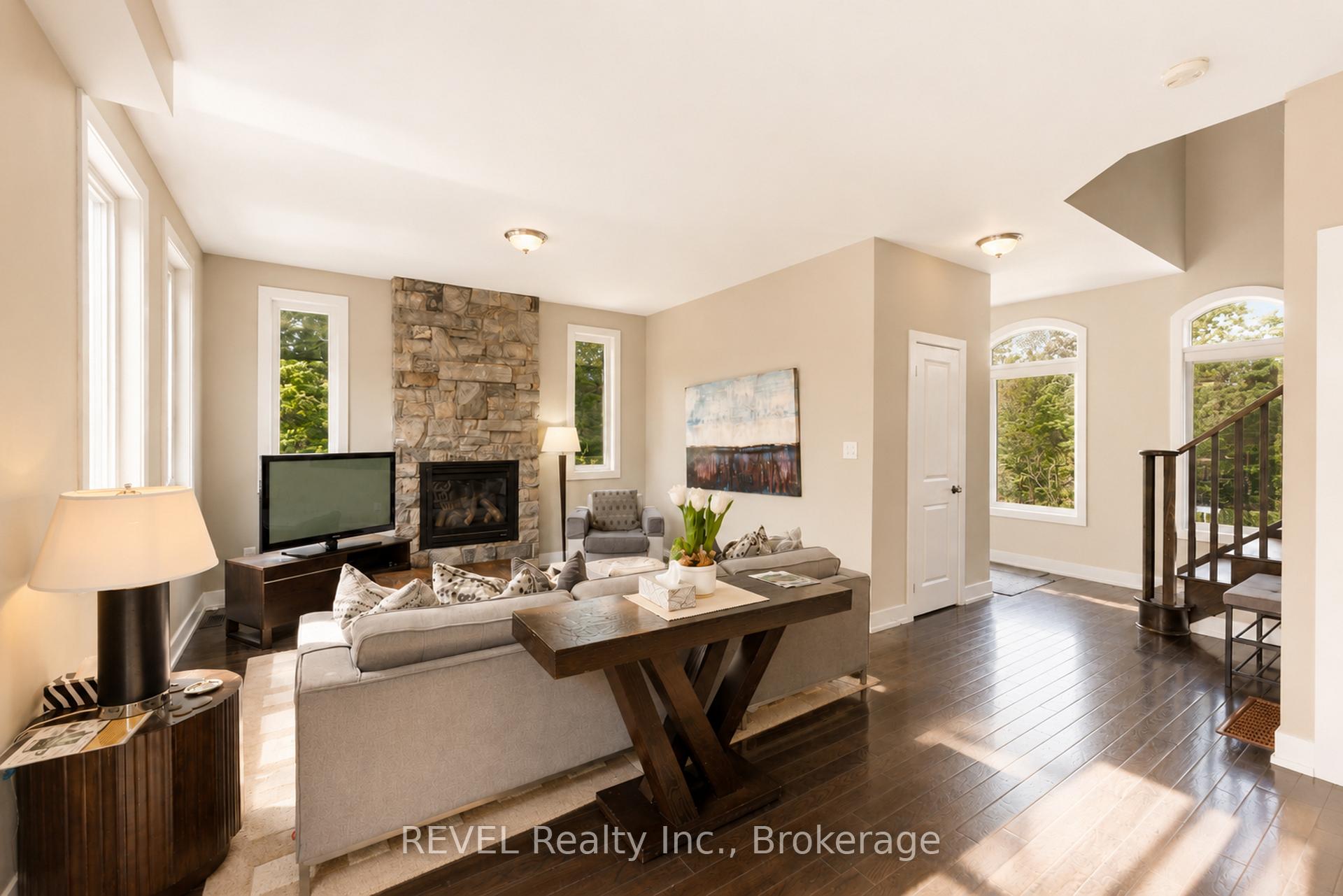 Photo 5 of 67 Rockmount Crescent, Gravenhurst, Muskoka (S) — HOMEH