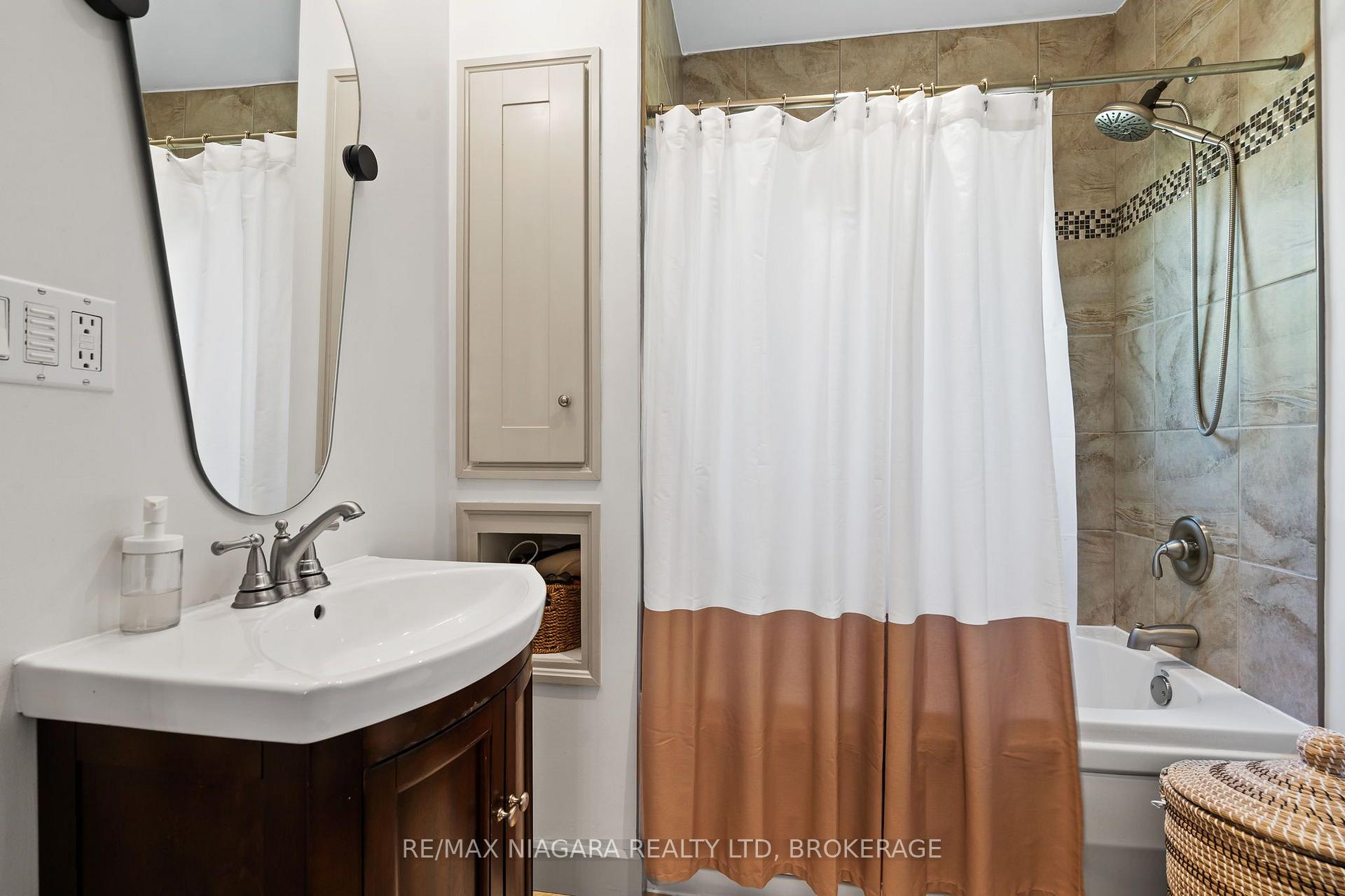 Photo 17 of 66 Highland Avenue, St. Catharines, Old Glenridge — HOMEH