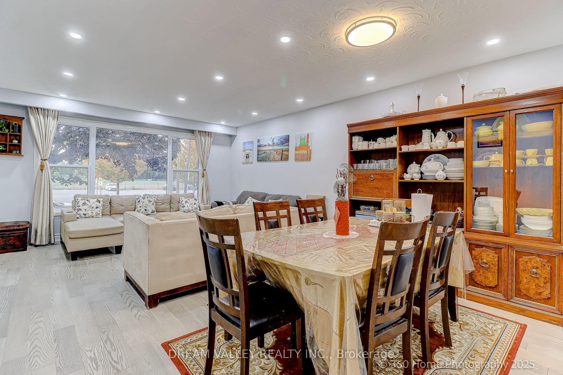 Photo 4 of 35 Waldock Street, Scarborough, West Hill — HOMEH