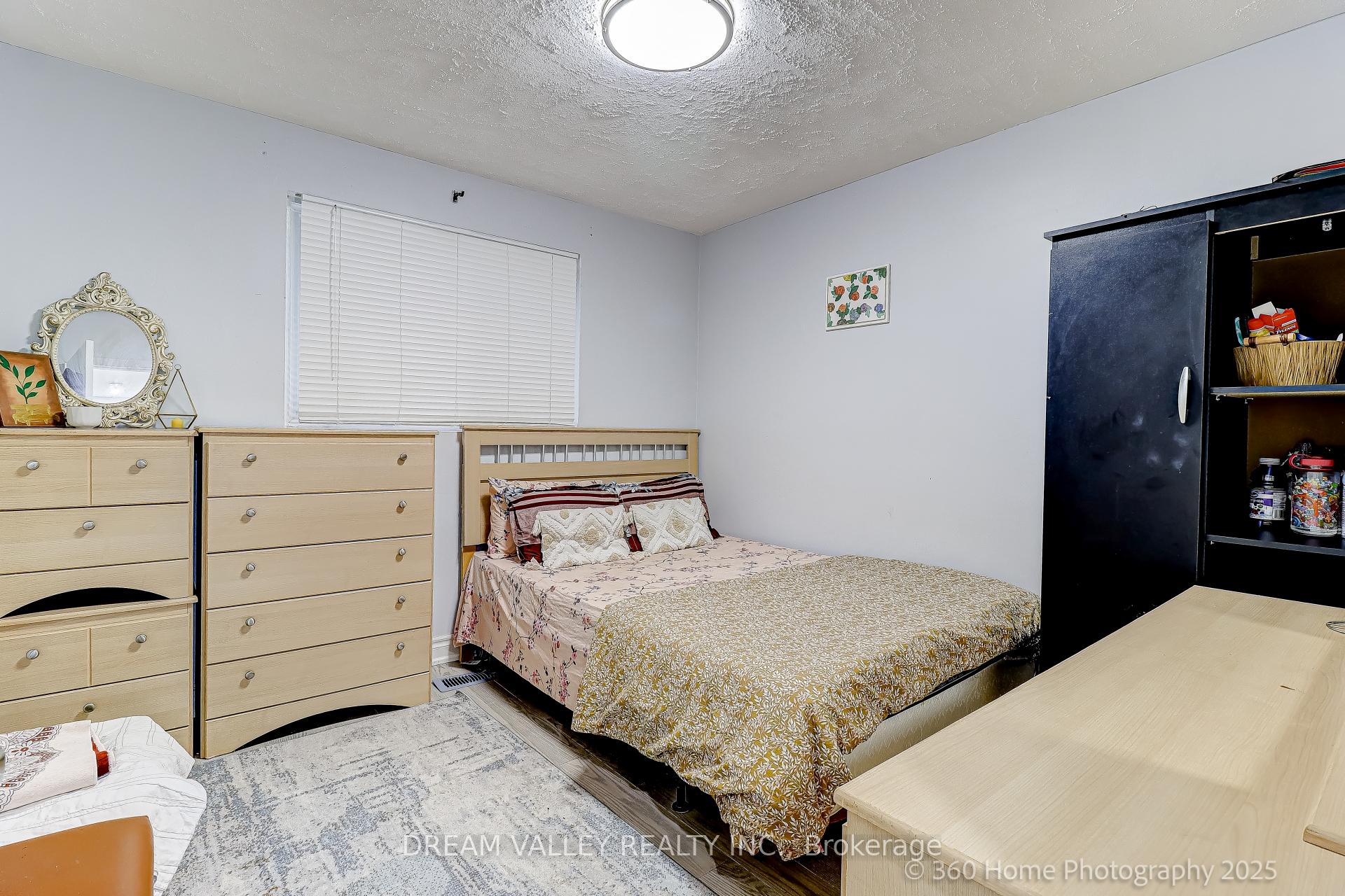 Photo 9 of 35 Waldock Street, Scarborough, West Hill — HOMEH
