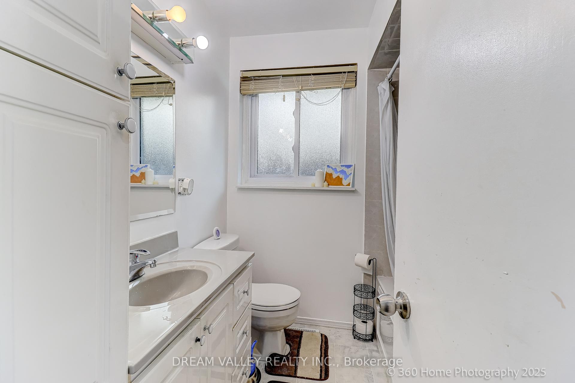 Photo 10 of 35 Waldock Street, Scarborough, West Hill — HOMEH