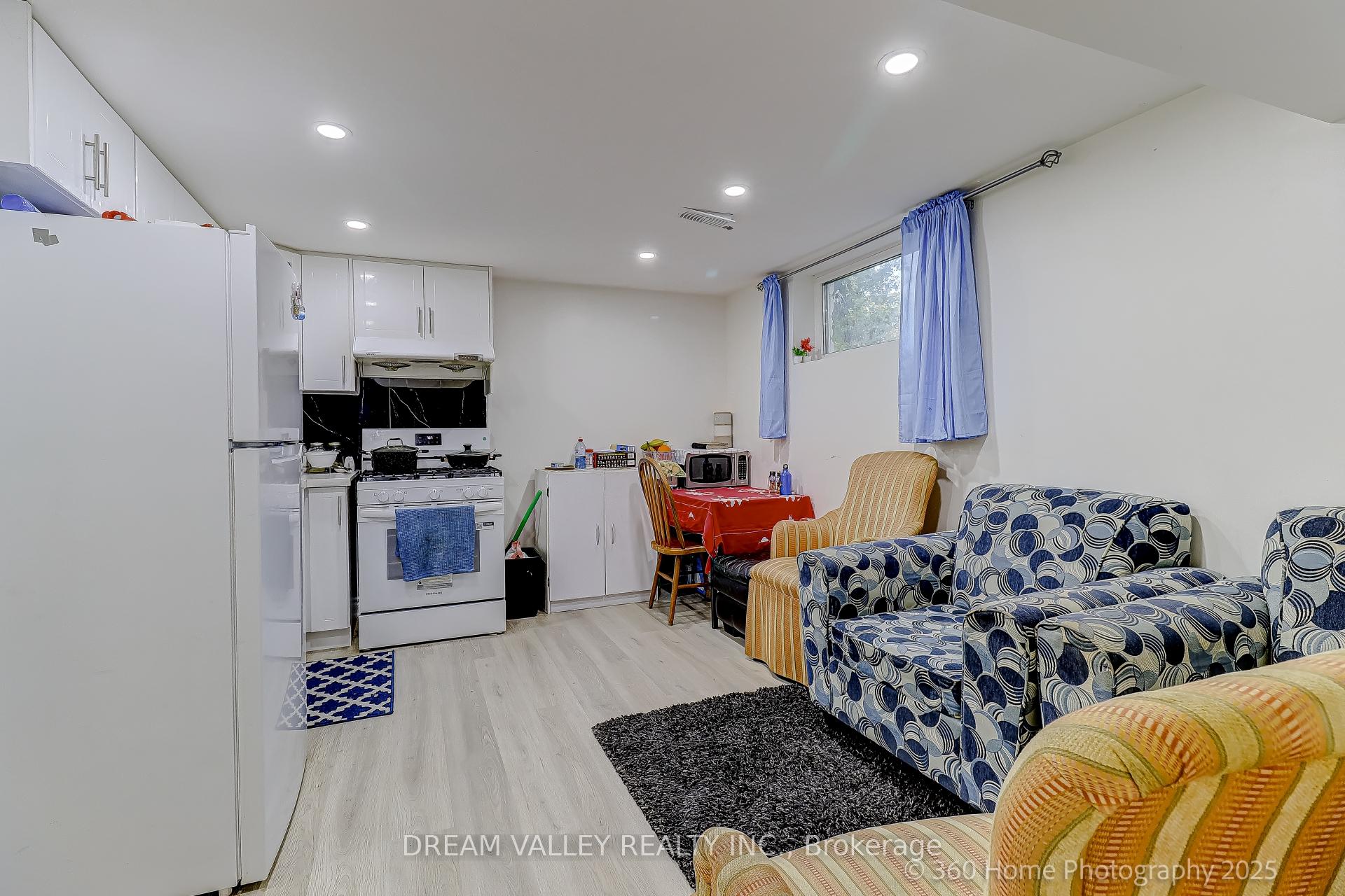 Photo 12 of 35 Waldock Street, Scarborough, West Hill — HOMEH