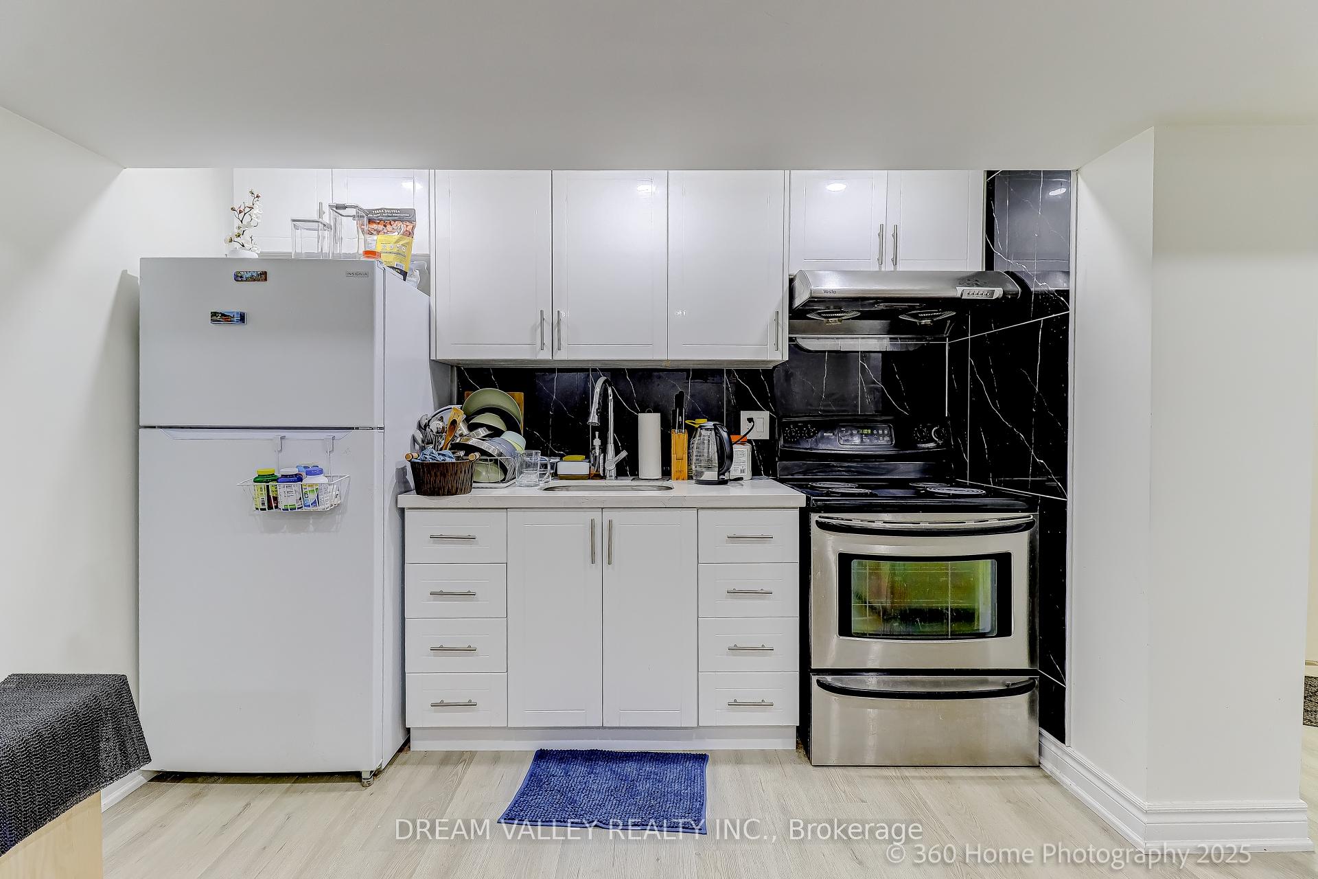 Photo 13 of 35 Waldock Street, Scarborough, West Hill — HOMEH