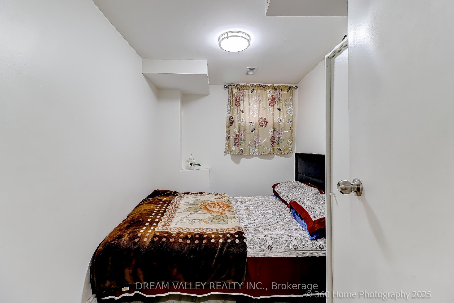 Photo 15 of 35 Waldock Street, Scarborough, West Hill — HOMEH