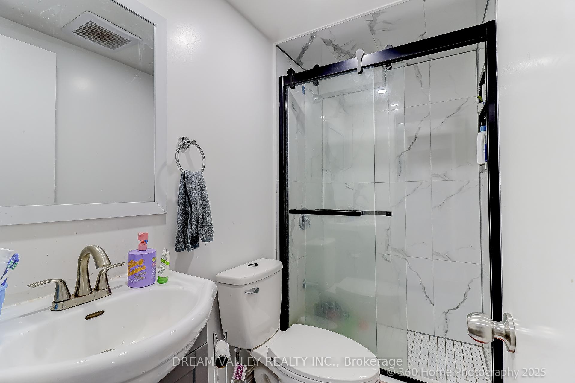 Photo 16 of 35 Waldock Street, Scarborough, West Hill — HOMEH