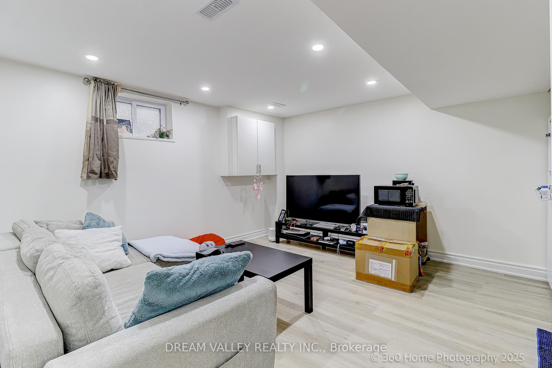 Photo 17 of 35 Waldock Street, Scarborough, West Hill — HOMEH