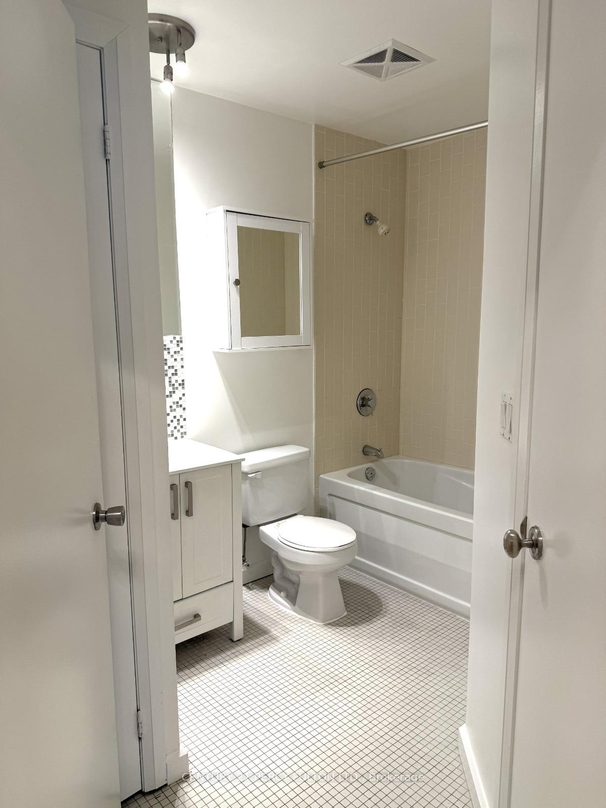Photo 12 of Unit 1501, 111 Elizabeth Street, Toronto, Bay Street Corridor — HOMEH