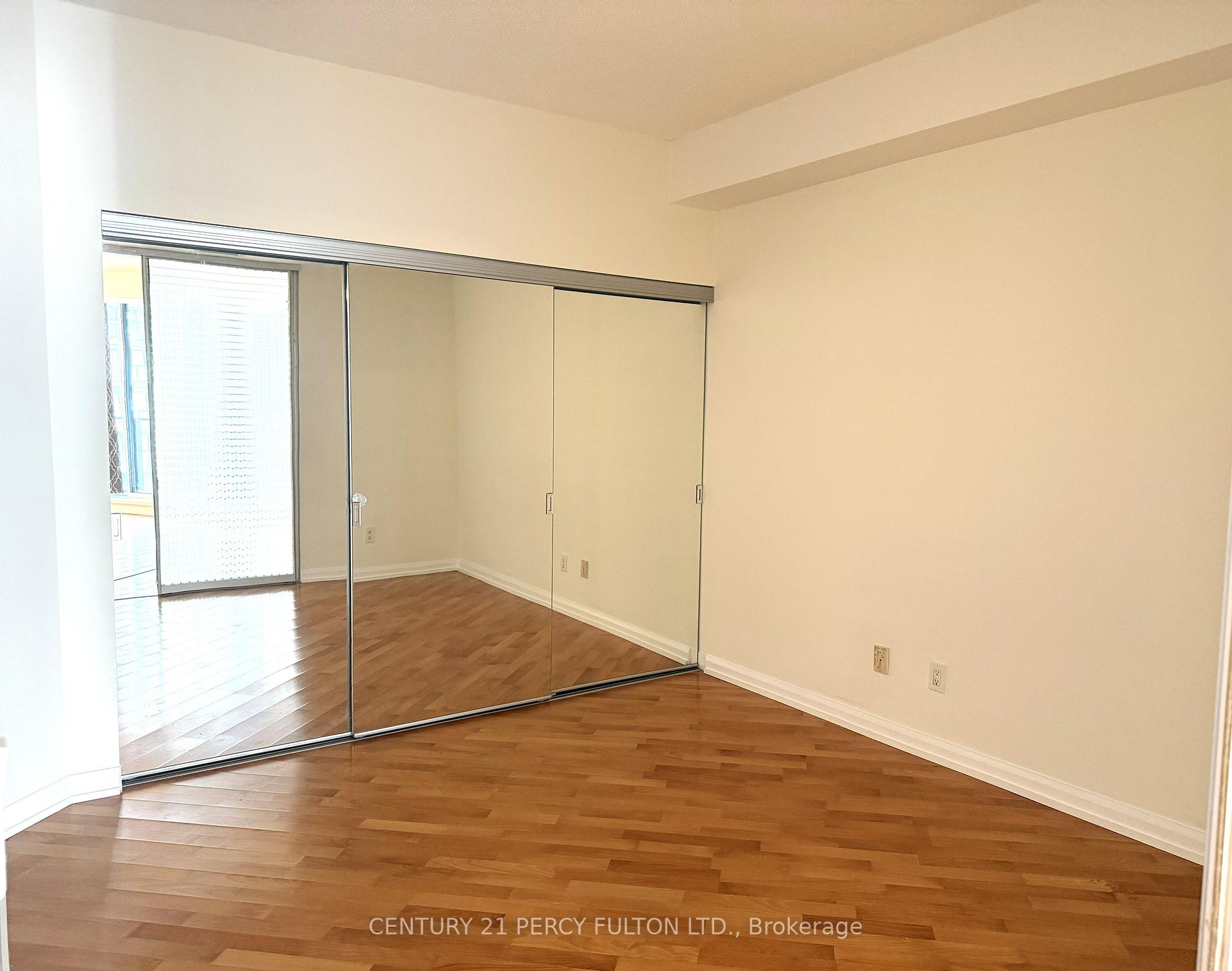 Photo 14 of Unit 1501, 111 Elizabeth Street, Toronto, Bay Street Corridor — HOMEH