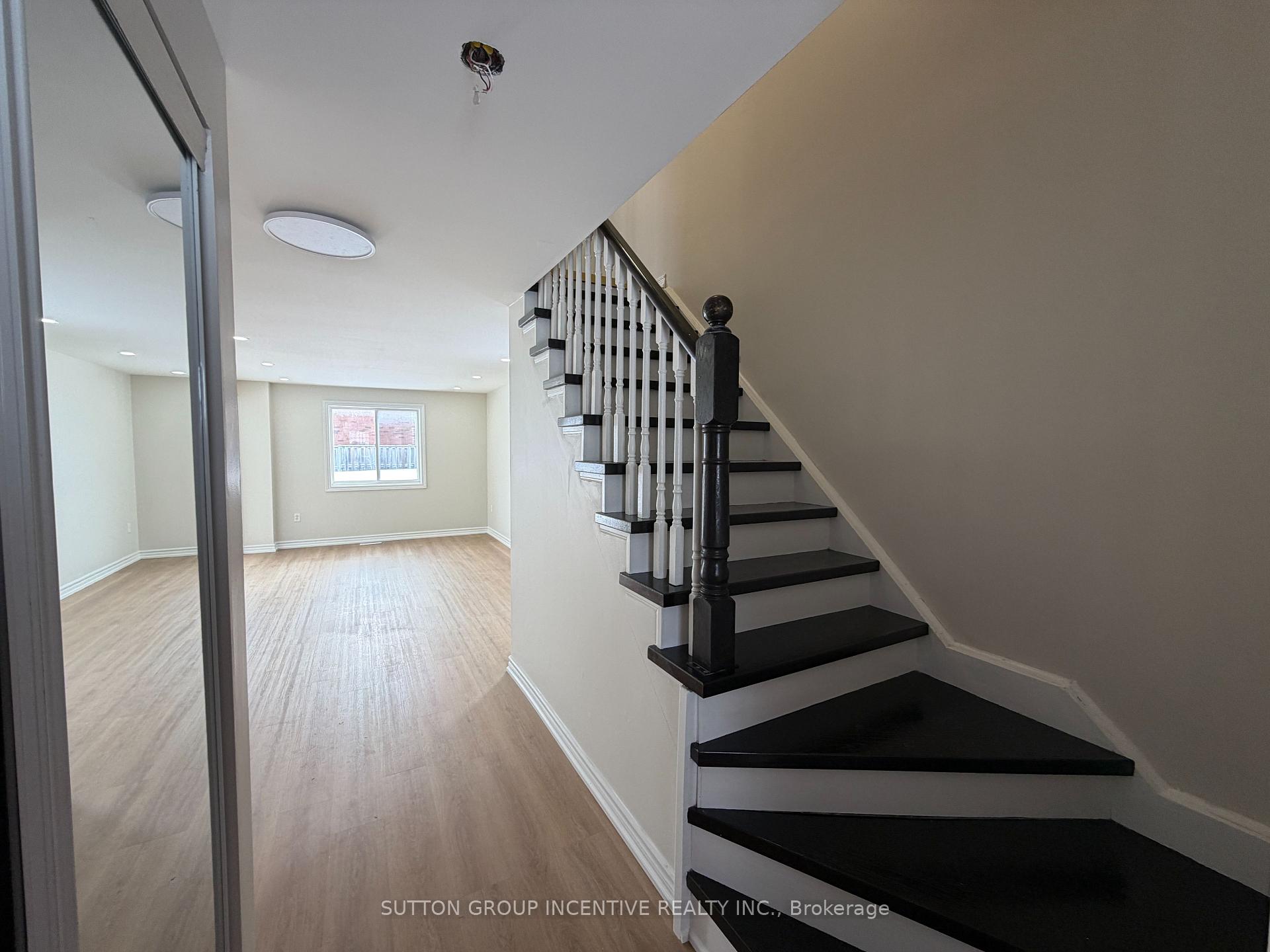 Photo 2 of 15 Timothy Lane, Barrie, Holly — HOMEH