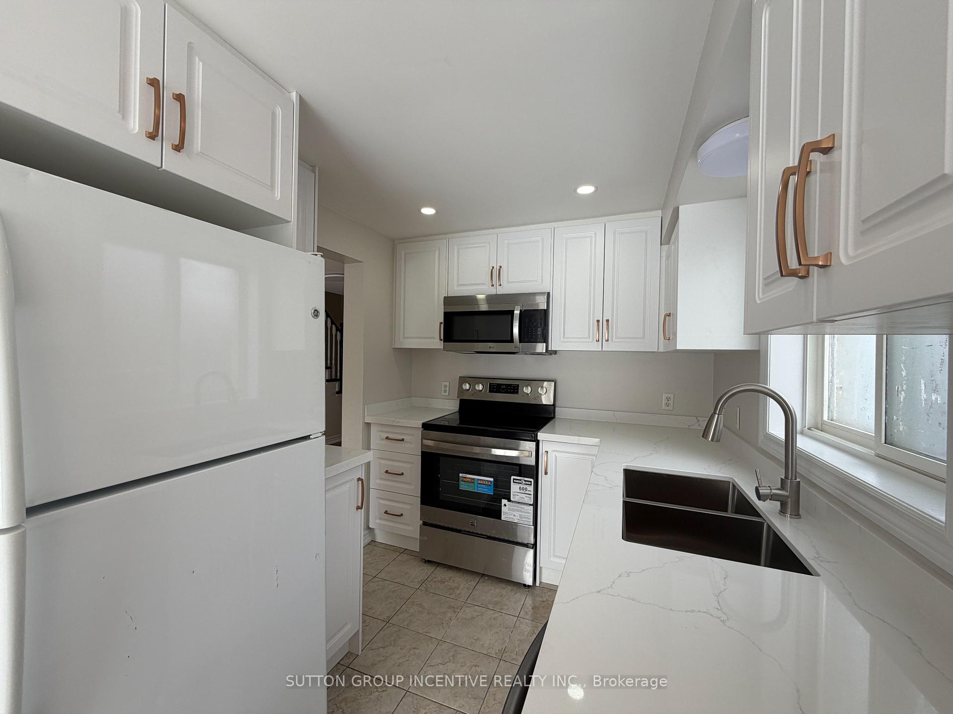 Photo 11 of 15 Timothy Lane, Barrie, Holly — HOMEH
