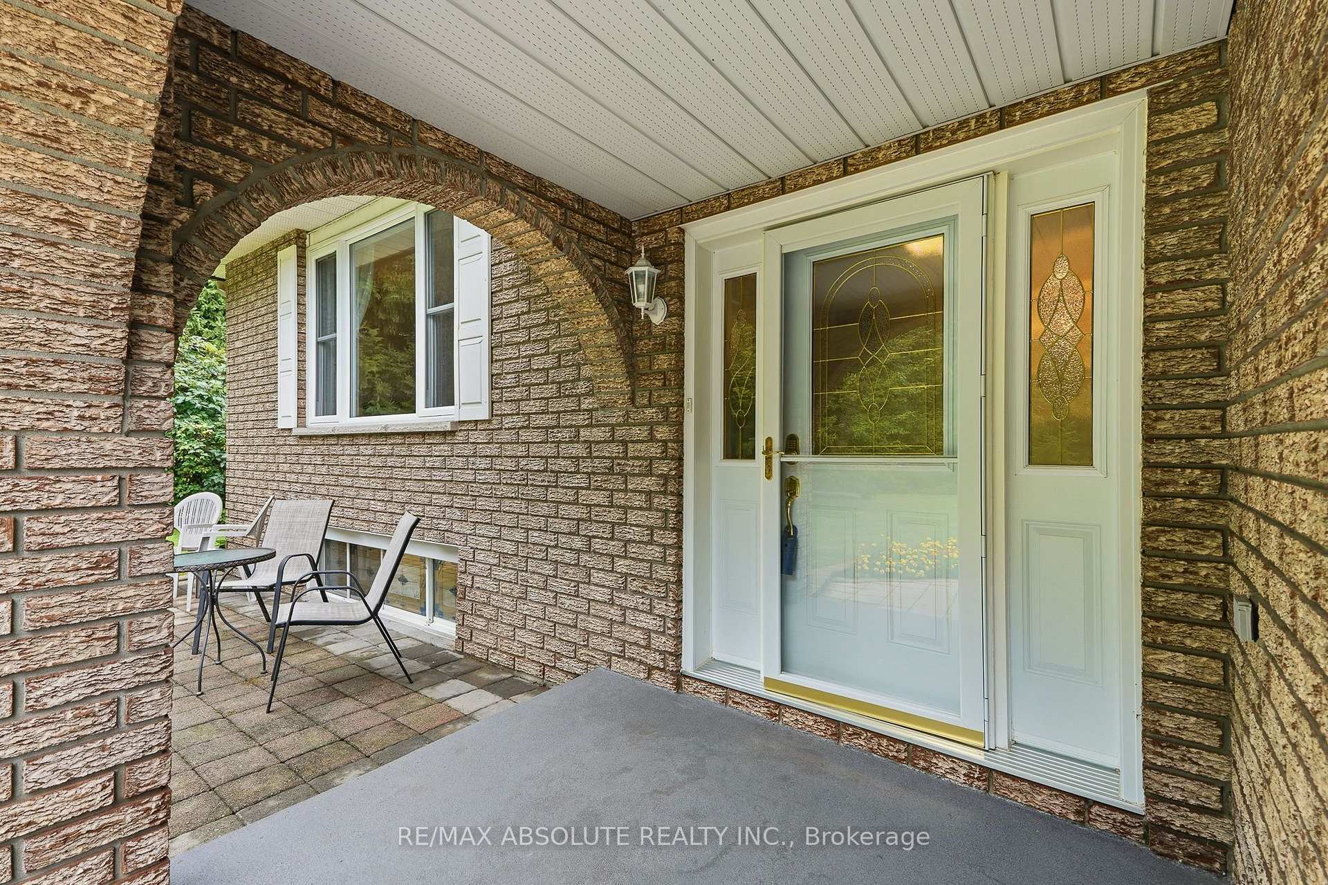 Photo 2 of 1000 Milburn Crescent, Ottawa, Cumberland Ridge — HOMEH