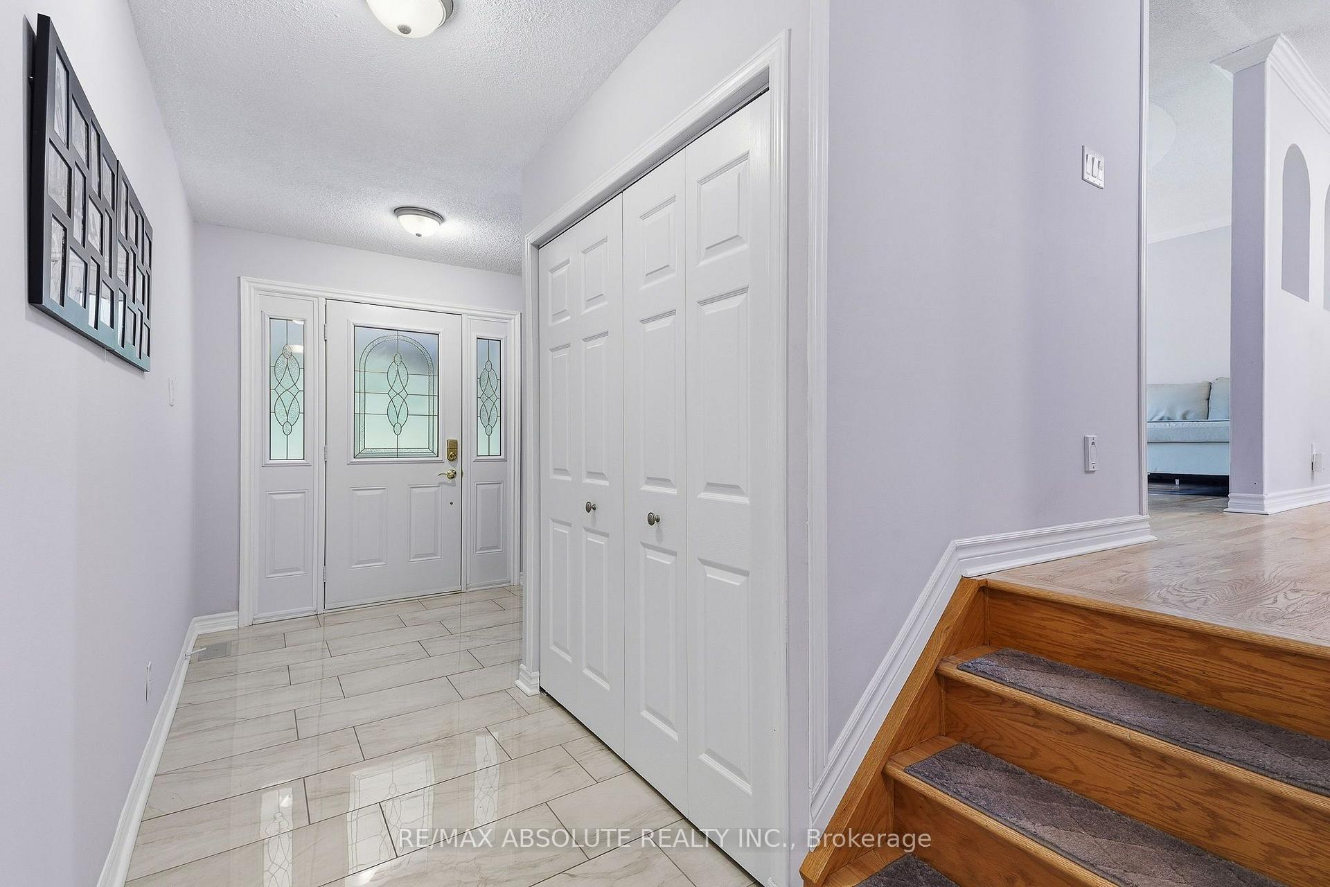 Photo 3 of 1000 Milburn Crescent, Ottawa, Cumberland Ridge — HOMEH