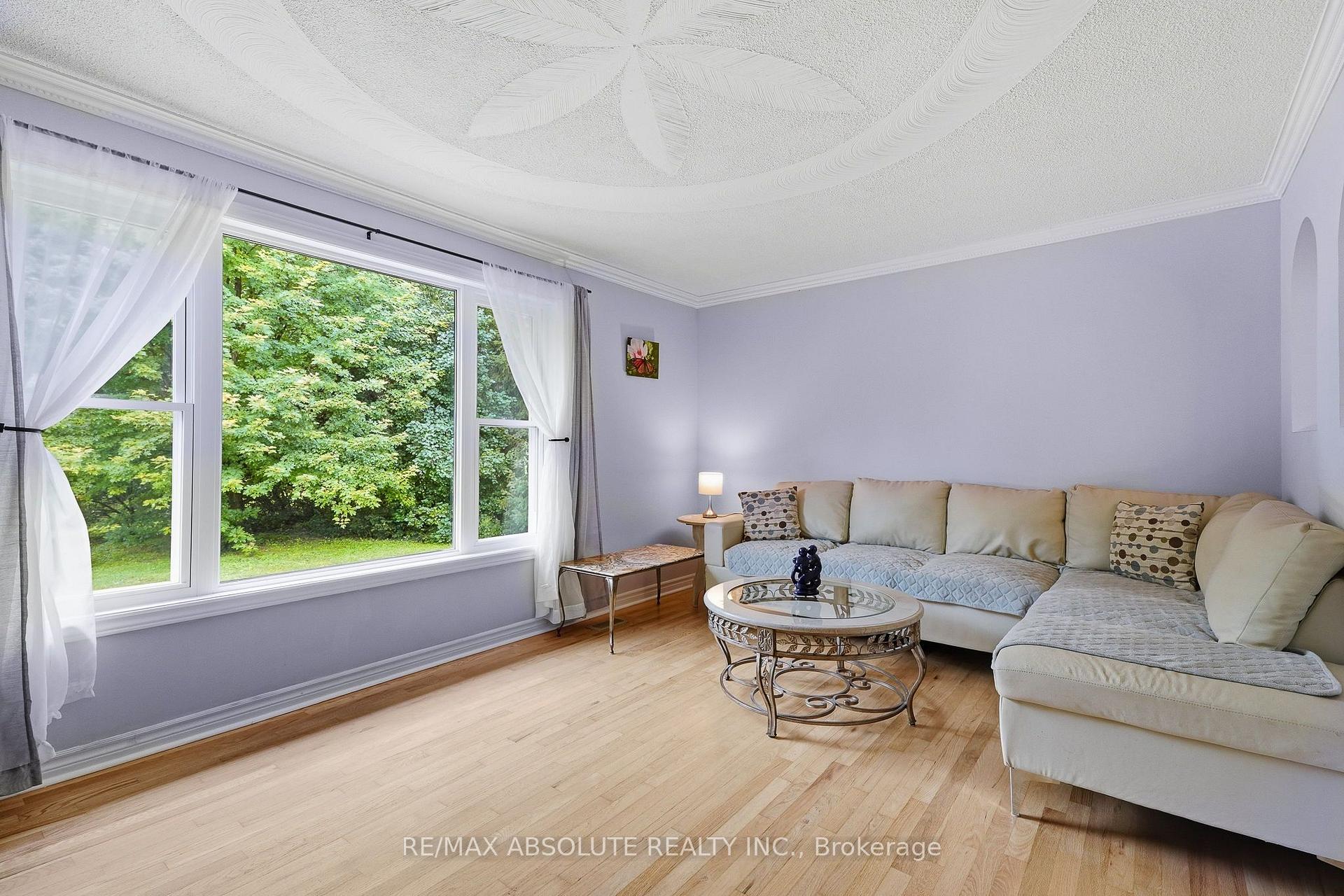 Photo 4 of 1000 Milburn Crescent, Ottawa, Cumberland Ridge — HOMEH