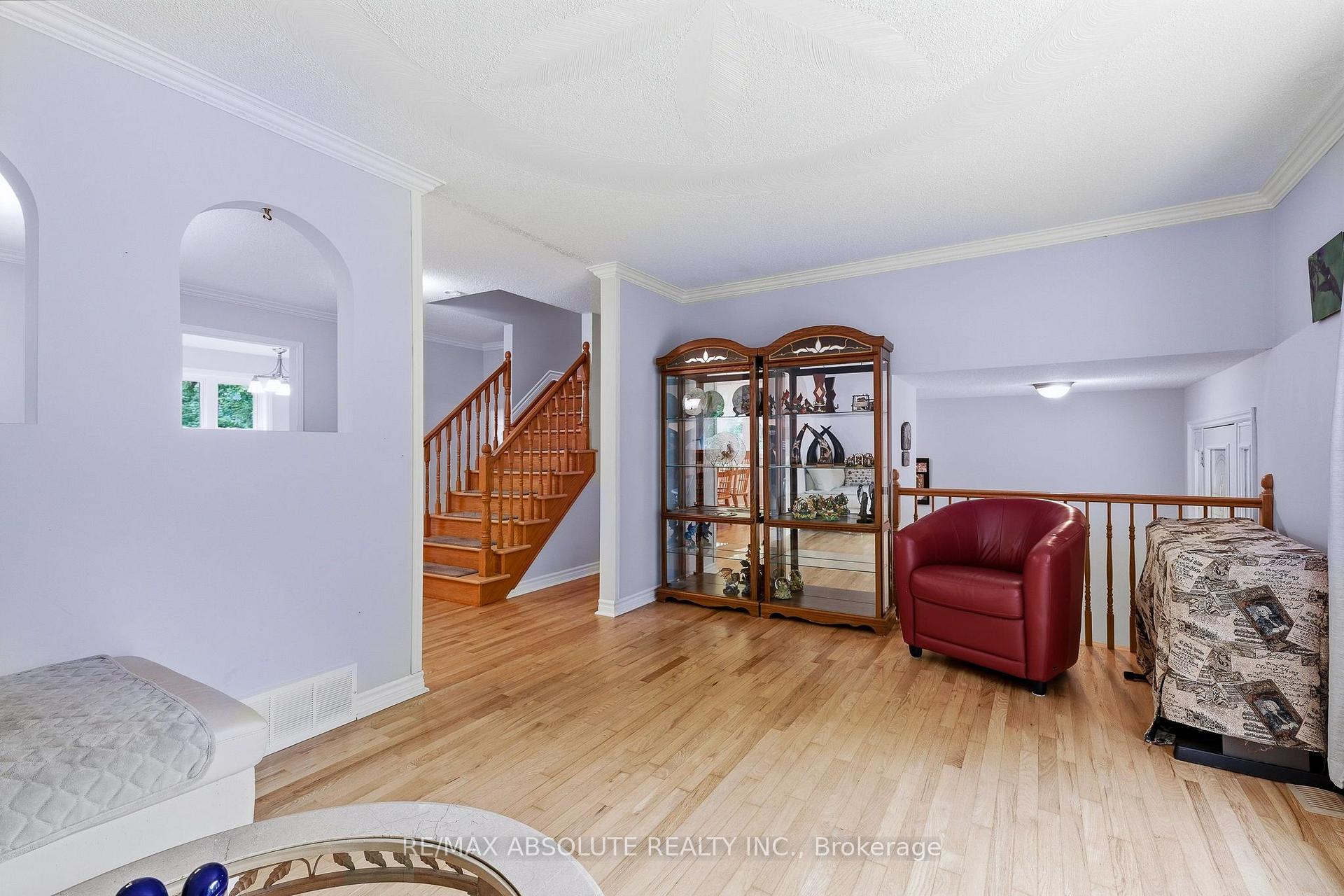 Photo 5 of 1000 Milburn Crescent, Ottawa, Cumberland Ridge — HOMEH