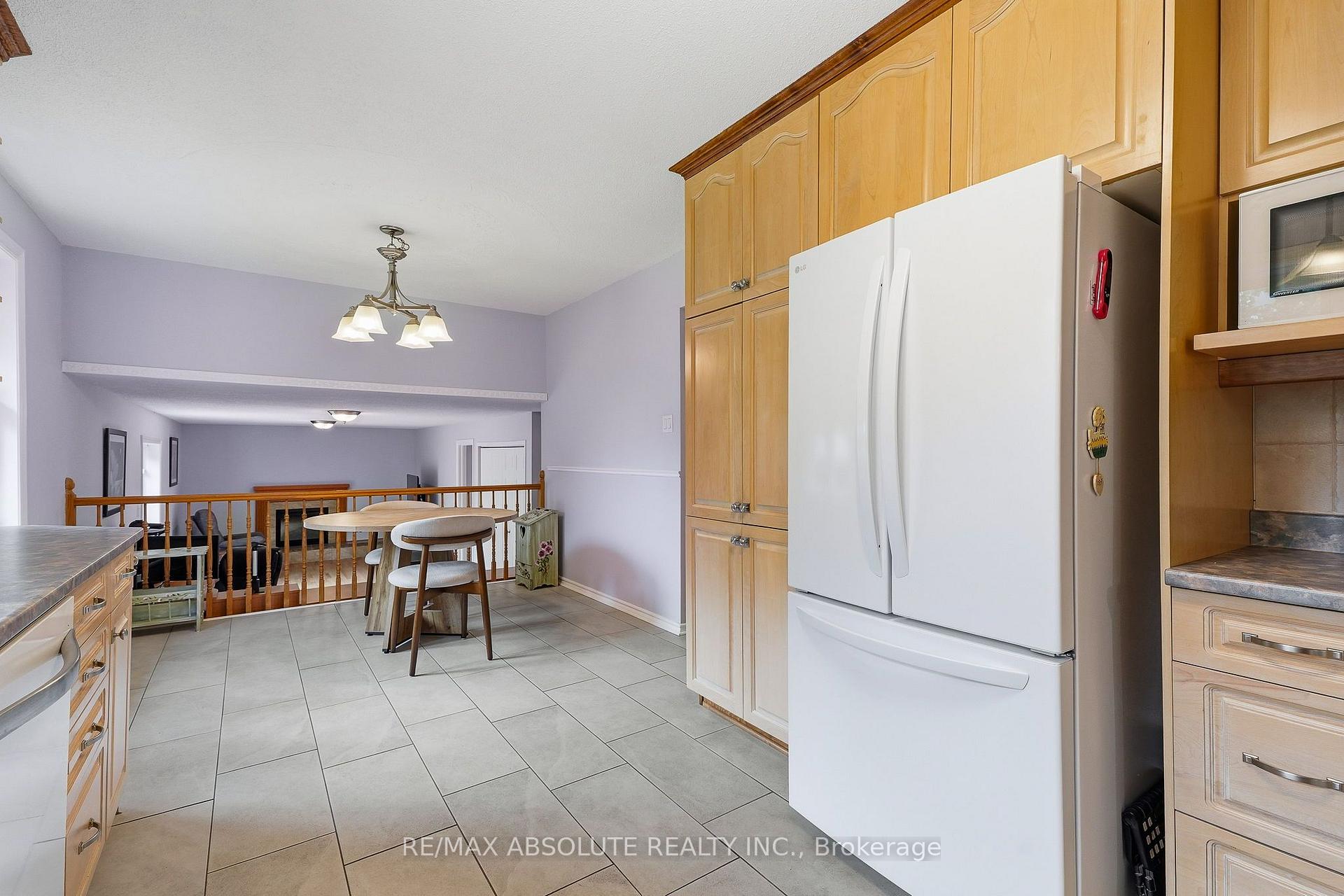 Photo 14 of 1000 Milburn Crescent, Ottawa, Cumberland Ridge — HOMEH
