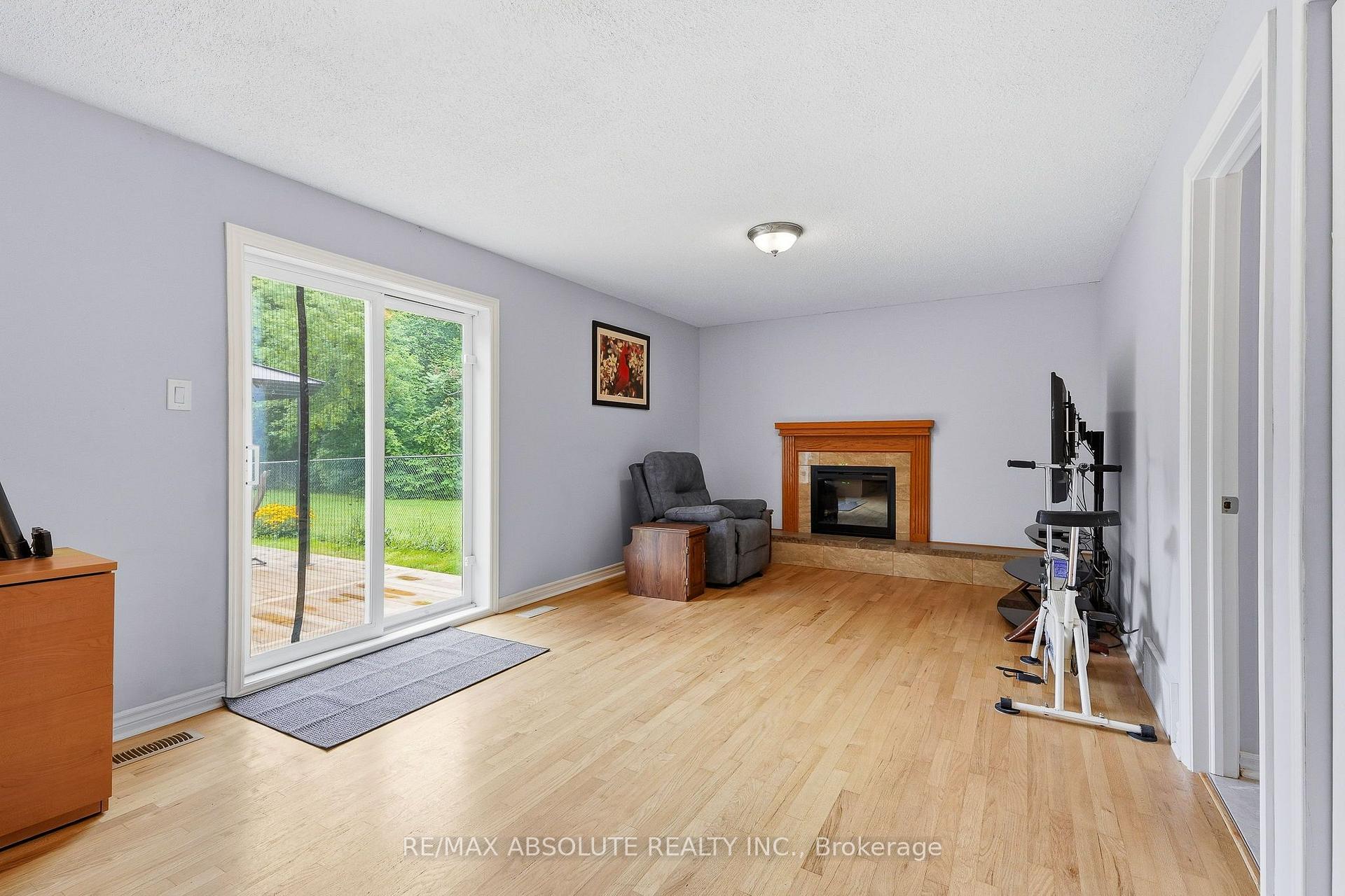 Photo 17 of 1000 Milburn Crescent, Ottawa, Cumberland Ridge — HOMEH