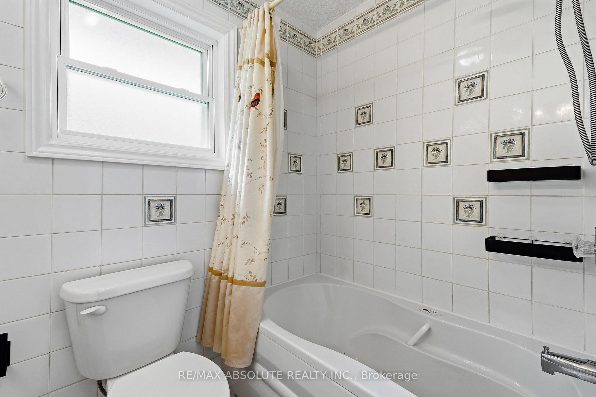 Photo 22 of 1000 Milburn Crescent, Ottawa, Cumberland Ridge — HOMEH