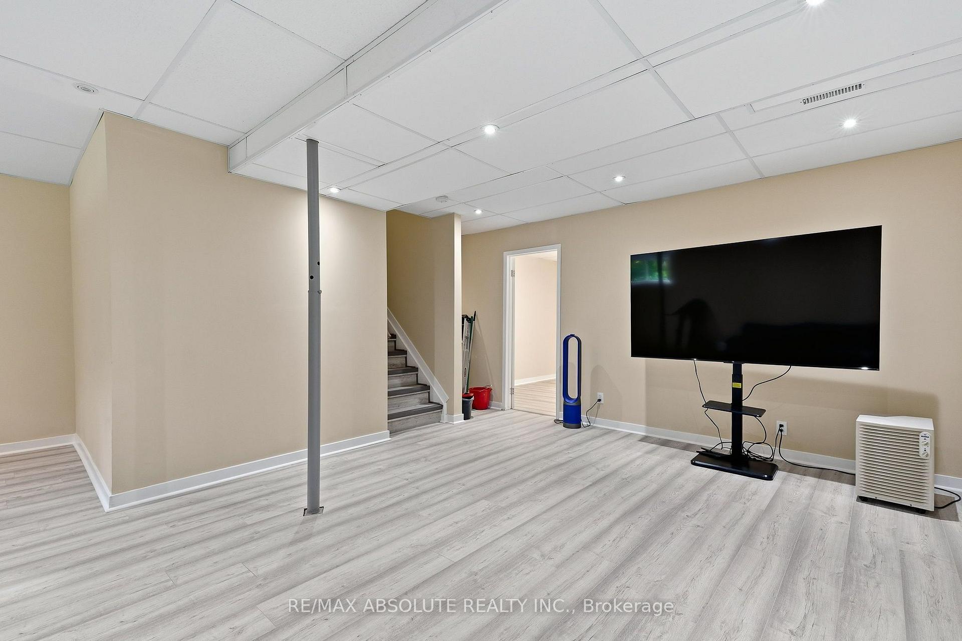 Photo 30 of 1000 Milburn Crescent, Ottawa, Cumberland Ridge — HOMEH
