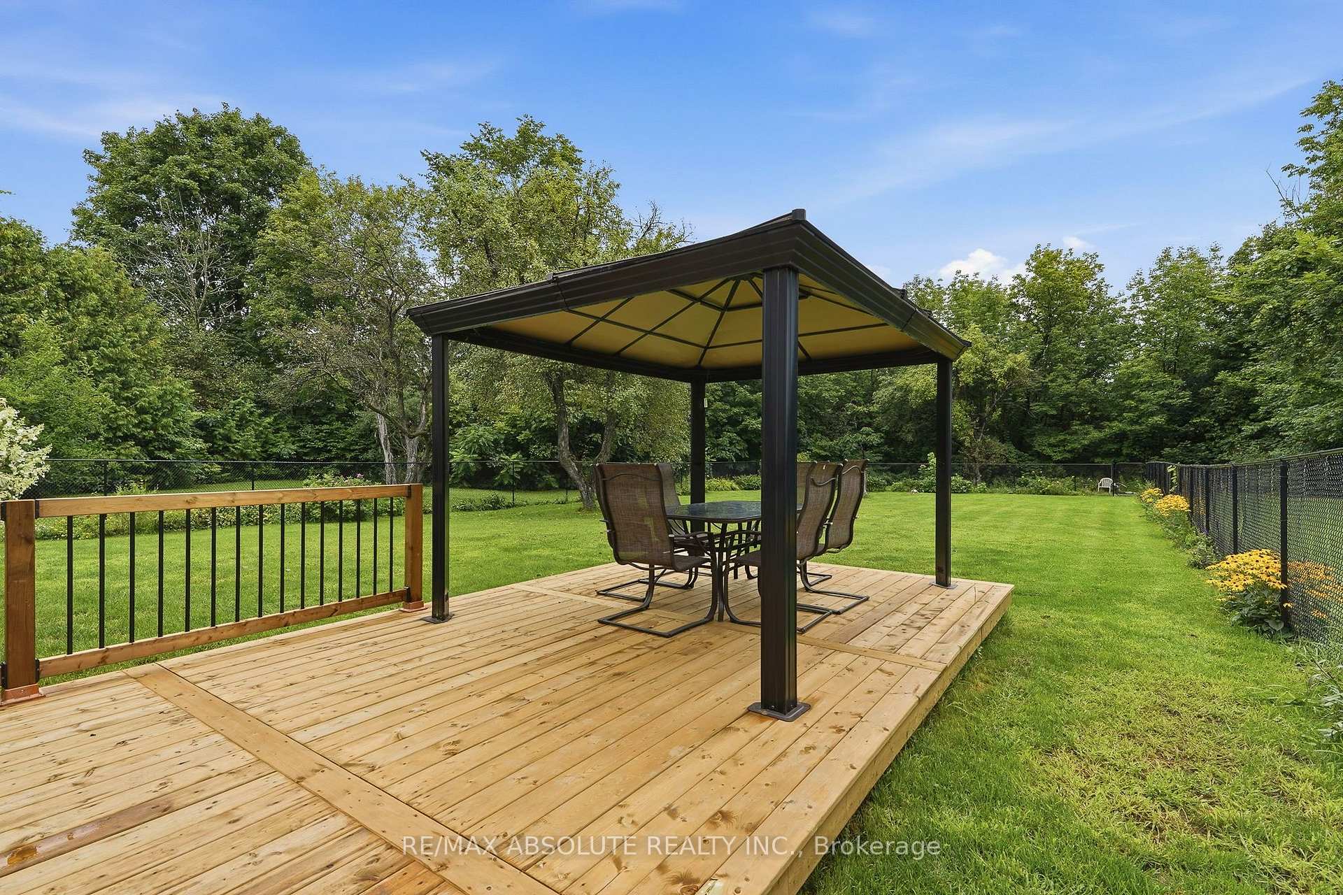 Photo 33 of 1000 Milburn Crescent, Ottawa, Cumberland Ridge — HOMEH