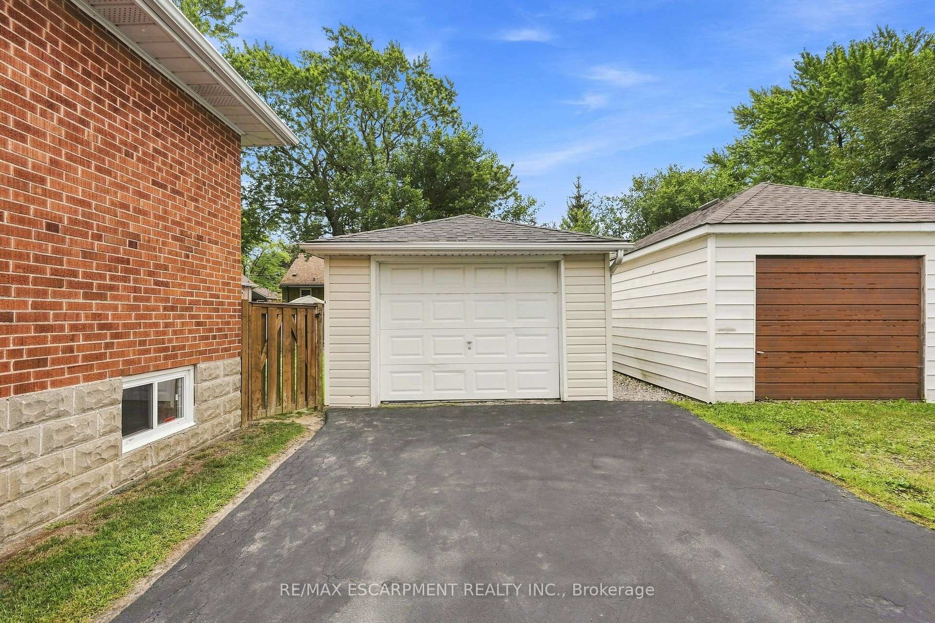 Photo 5 of 299 West 5th Street, Hamilton, Buchanan — HOMEH