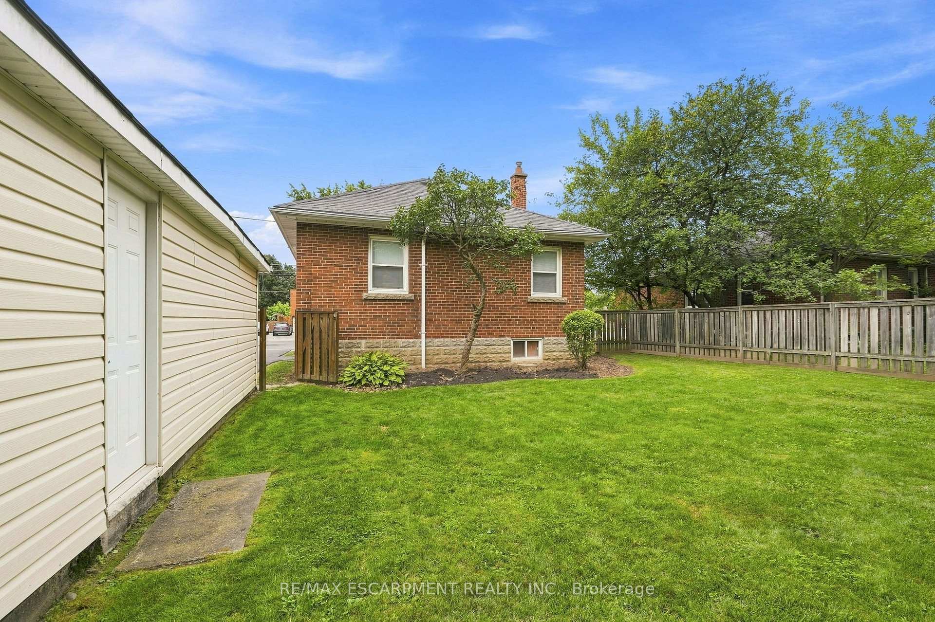 Photo 7 of 299 West 5th Street, Hamilton, Buchanan — HOMEH