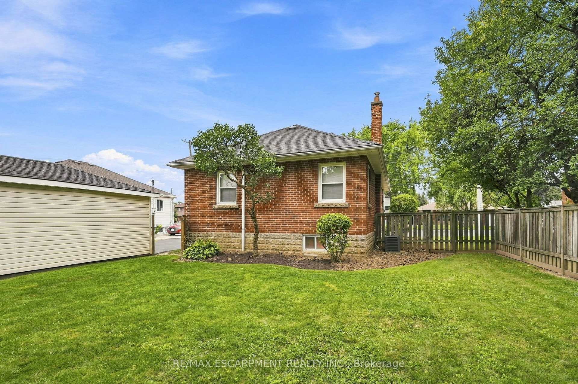 Photo 8 of 299 West 5th Street, Hamilton, Buchanan — HOMEH