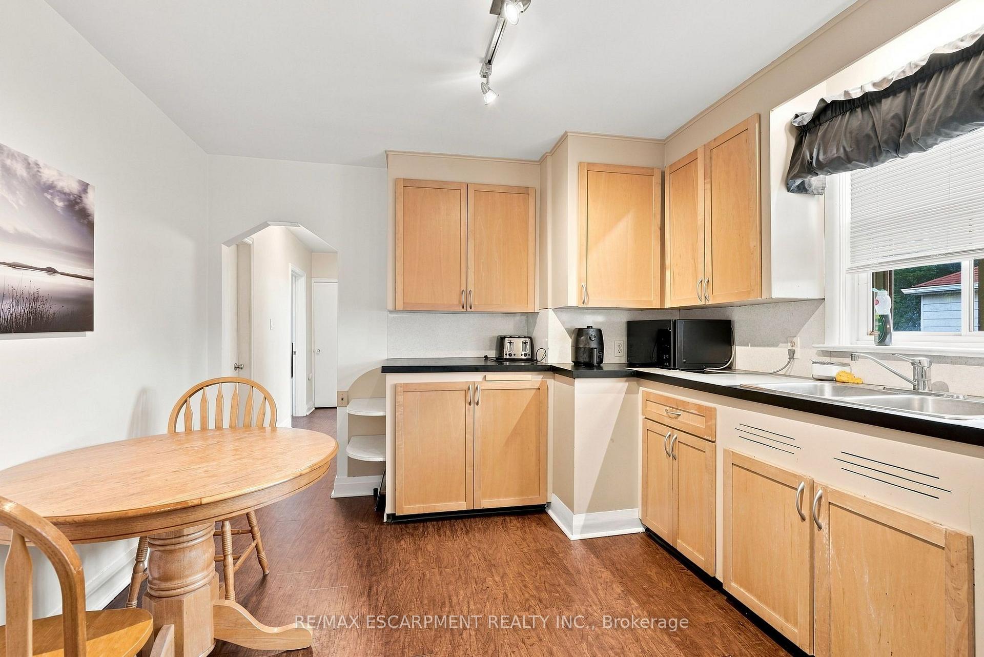 Photo 12 of 299 West 5th Street, Hamilton, Buchanan — HOMEH