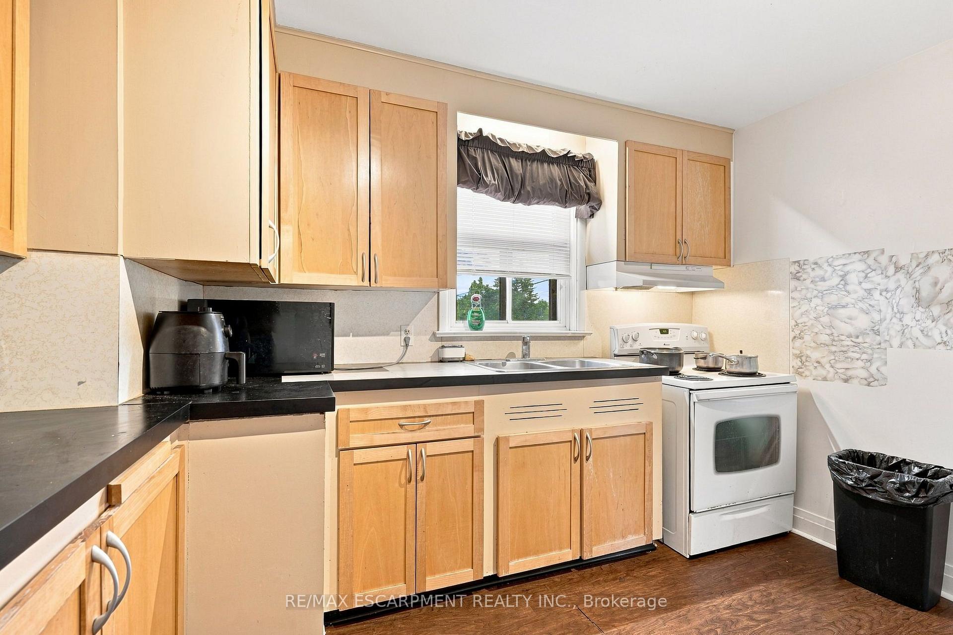 Photo 14 of 299 West 5th Street, Hamilton, Buchanan — HOMEH