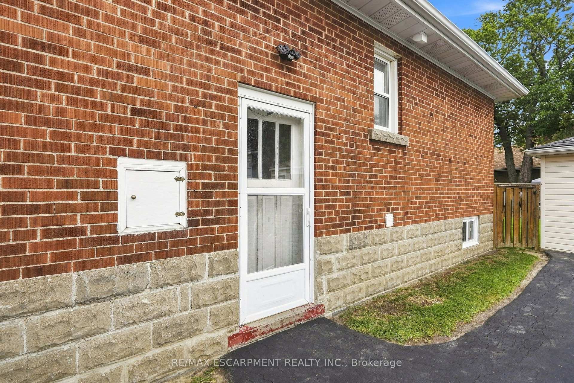 Photo 21 of 299 West 5th Street, Hamilton, Buchanan — HOMEH