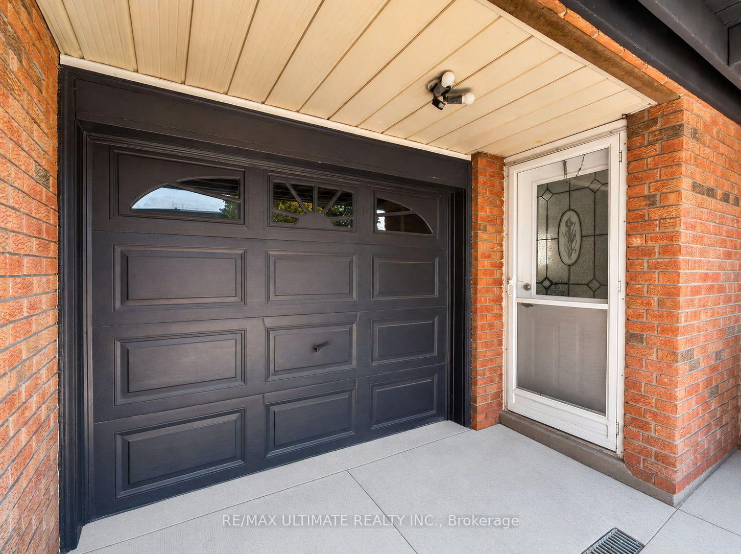 Photo 3 of 52 Revlis Crescent, Scarborough, L'Amoreaux — HOMEH