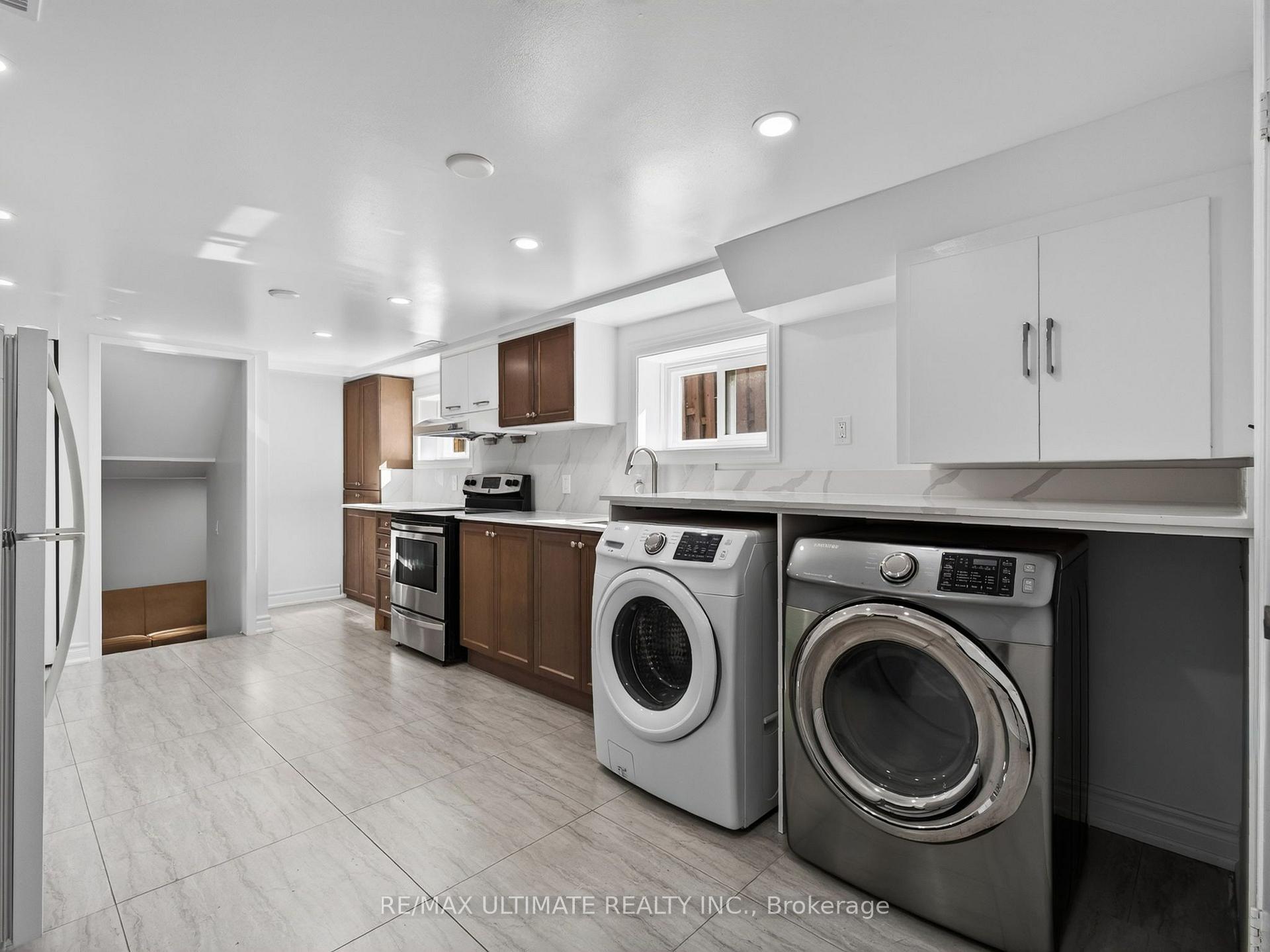 Photo 4 of 52 Revlis Crescent, Scarborough, L'Amoreaux — HOMEH
