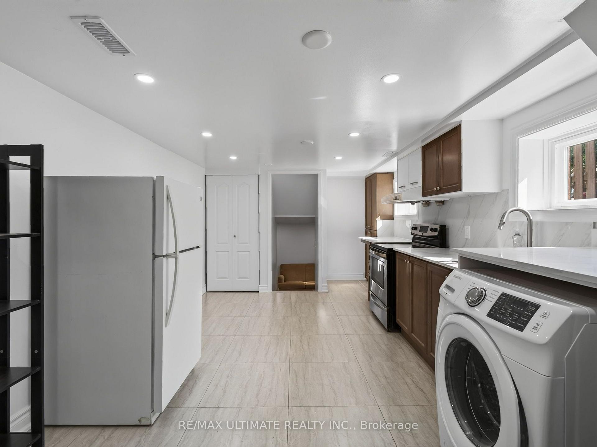 Photo 5 of 52 Revlis Crescent, Scarborough, L'Amoreaux — HOMEH
