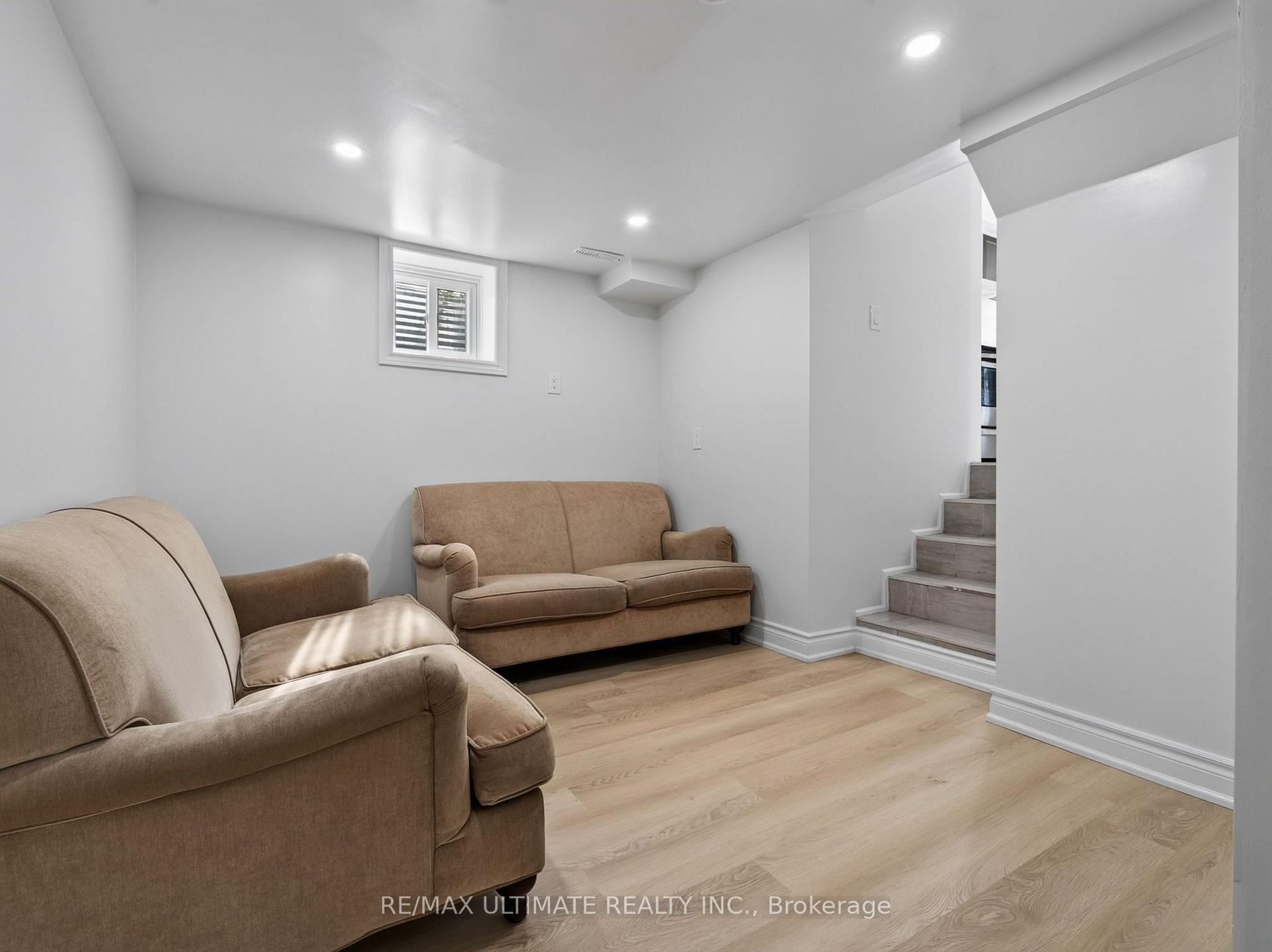 Photo 10 of 52 Revlis Crescent, Scarborough, L'Amoreaux — HOMEH