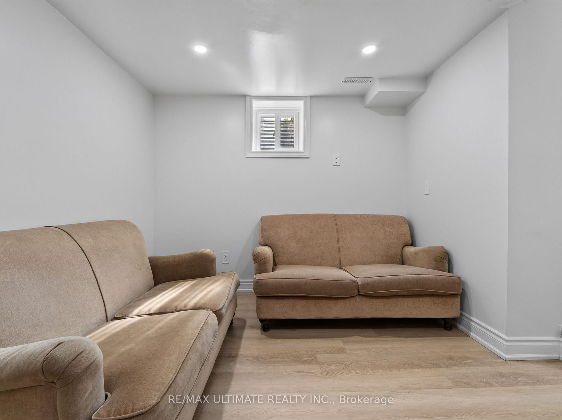 Photo 11 of 52 Revlis Crescent, Scarborough, L'Amoreaux — HOMEH
