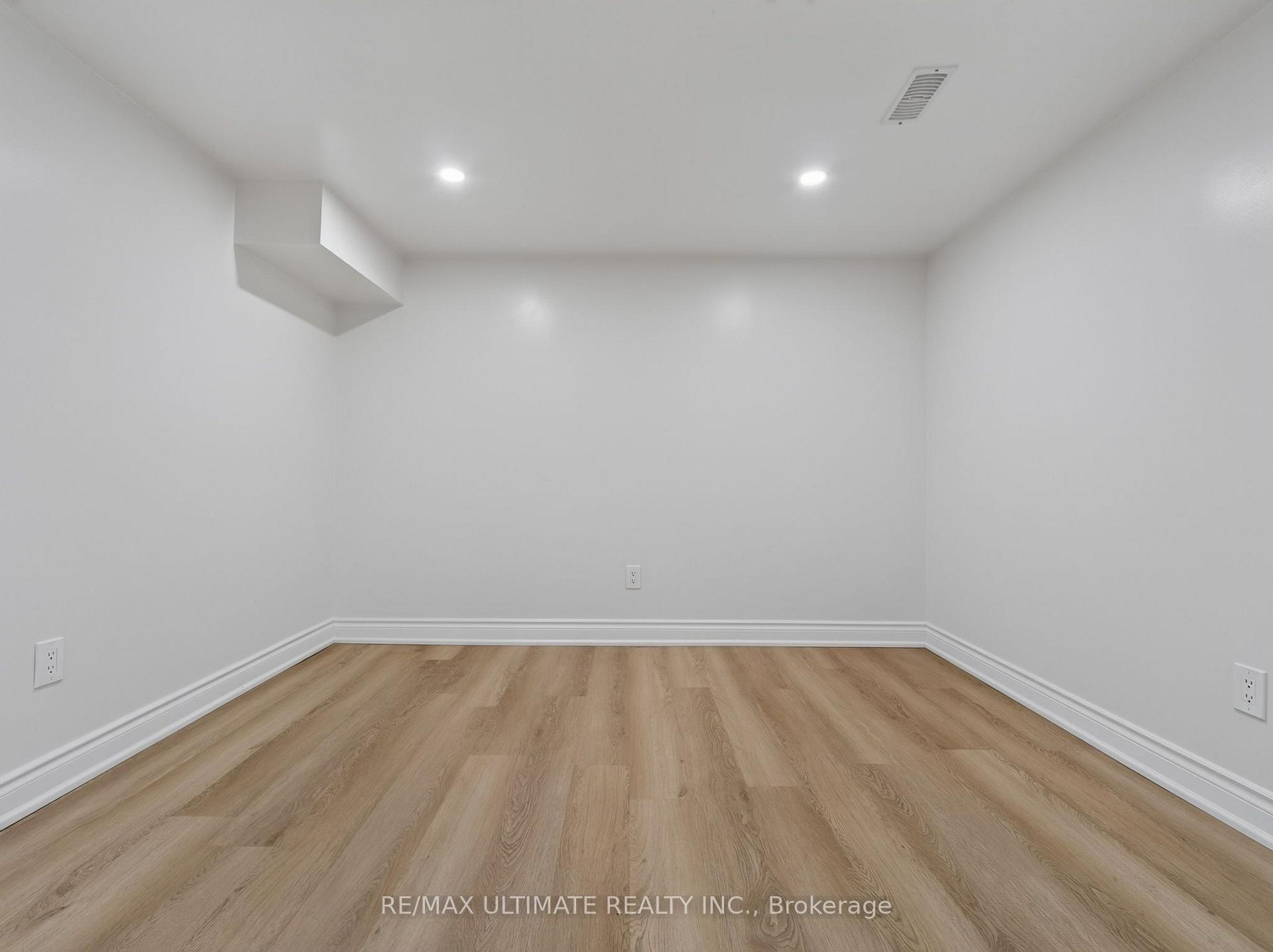 Photo 14 of 52 Revlis Crescent, Scarborough, L'Amoreaux — HOMEH