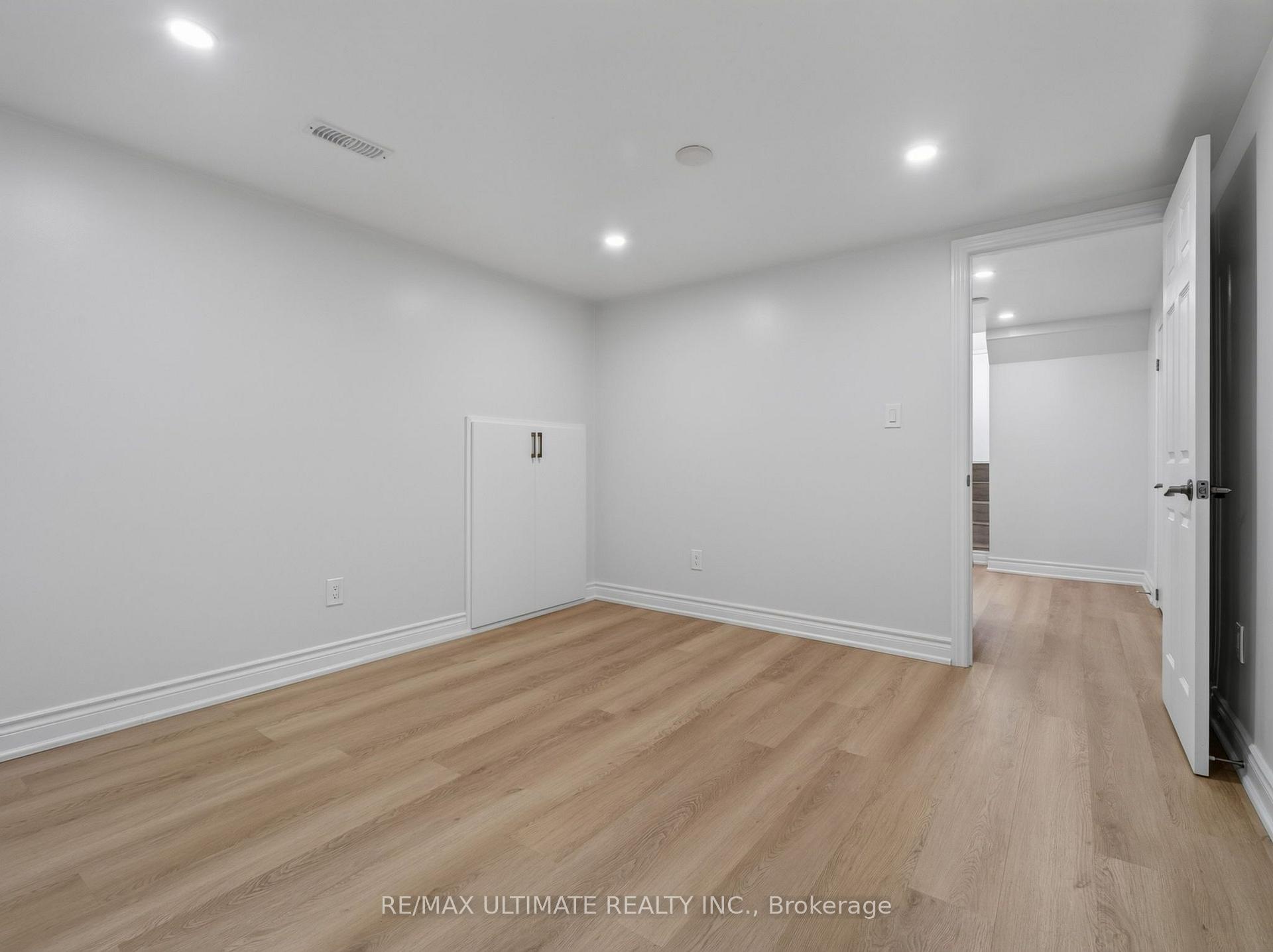 Photo 16 of 52 Revlis Crescent, Scarborough, L'Amoreaux — HOMEH