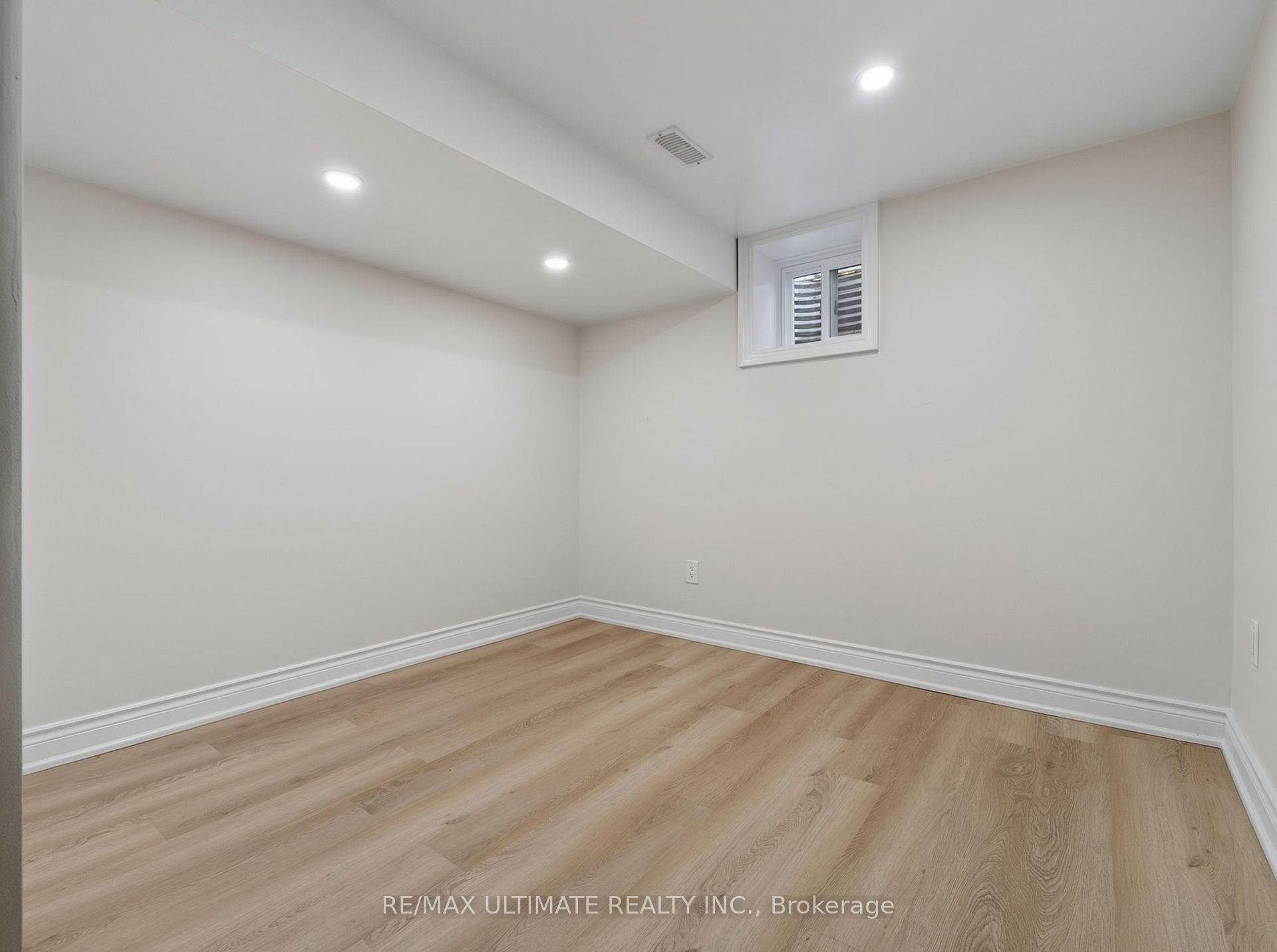 Photo 19 of 52 Revlis Crescent, Scarborough, L'Amoreaux — HOMEH