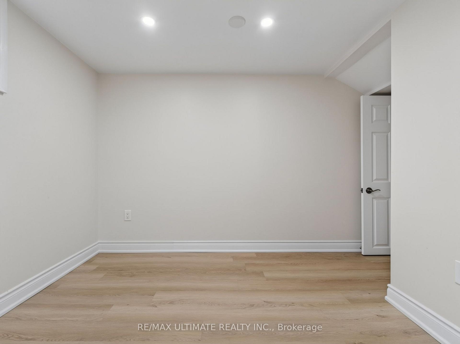 Photo 21 of 52 Revlis Crescent, Scarborough, L'Amoreaux — HOMEH