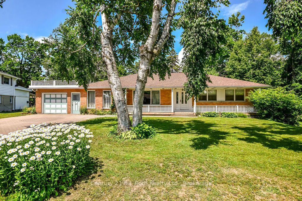 Photo 3 of 26 Dalton Crescent N, Orillia — HOMEH