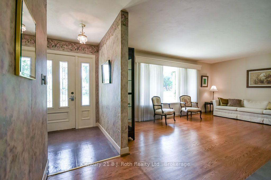 Photo 7 of 26 Dalton Crescent N, Orillia — HOMEH