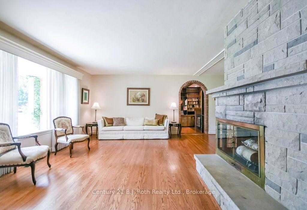 Photo 9 of 26 Dalton Crescent N, Orillia — HOMEH