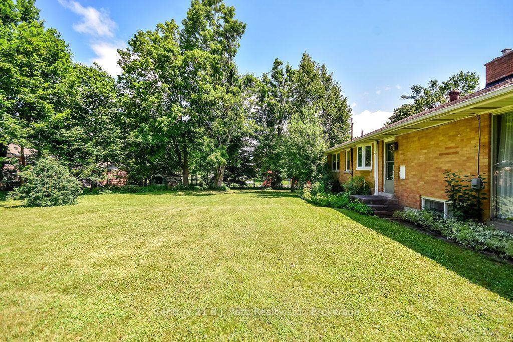 Photo 43 of 26 Dalton Crescent N, Orillia — HOMEH