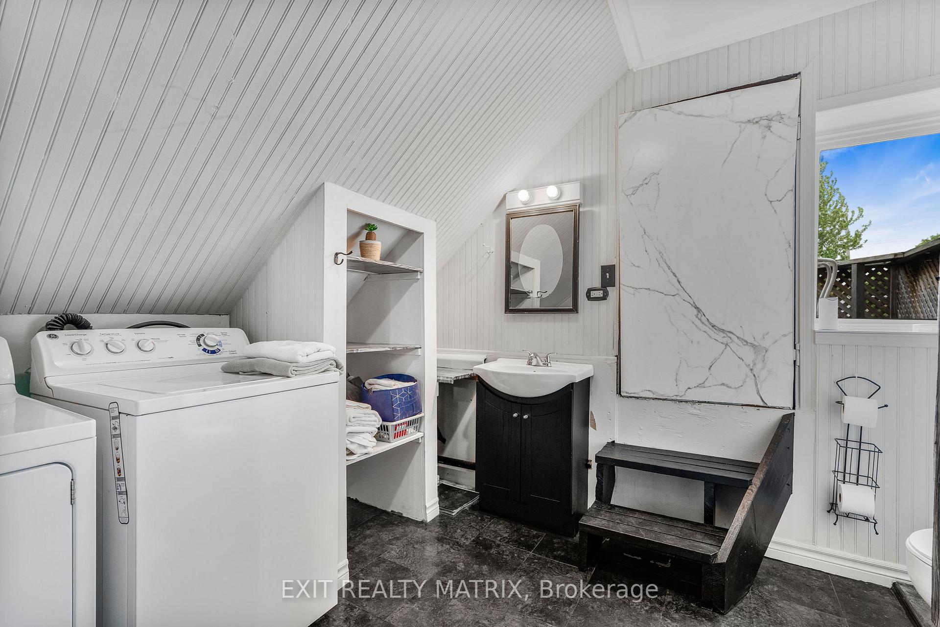 Photo 25 of 235-237 Guigues Avenue, Ottawa, Lower Town/Byward Market — HOMEH
